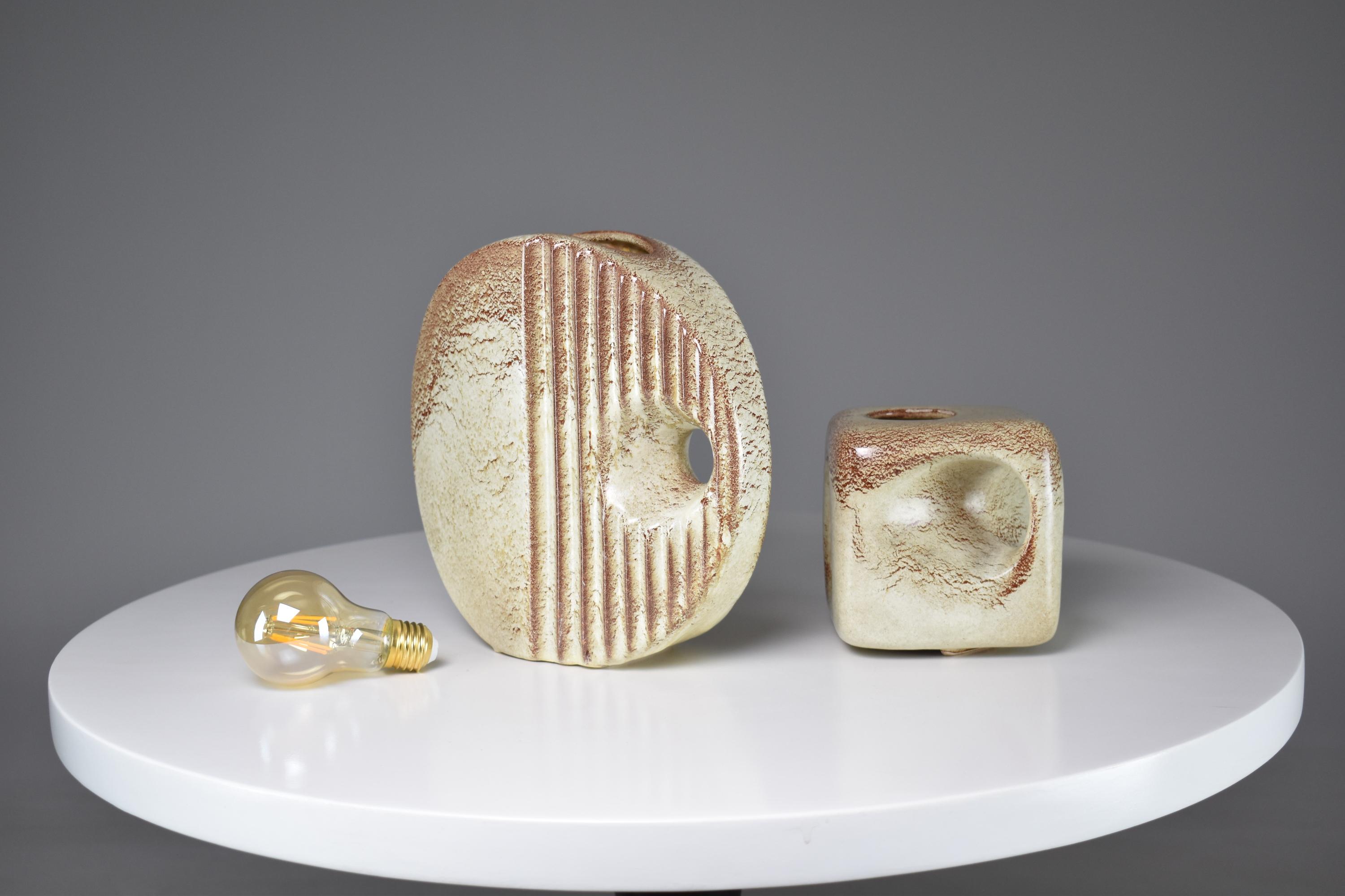 Paar italienische Vasen aus strukturierter Keramik aus den 1970er Jahren im Angebot 7
