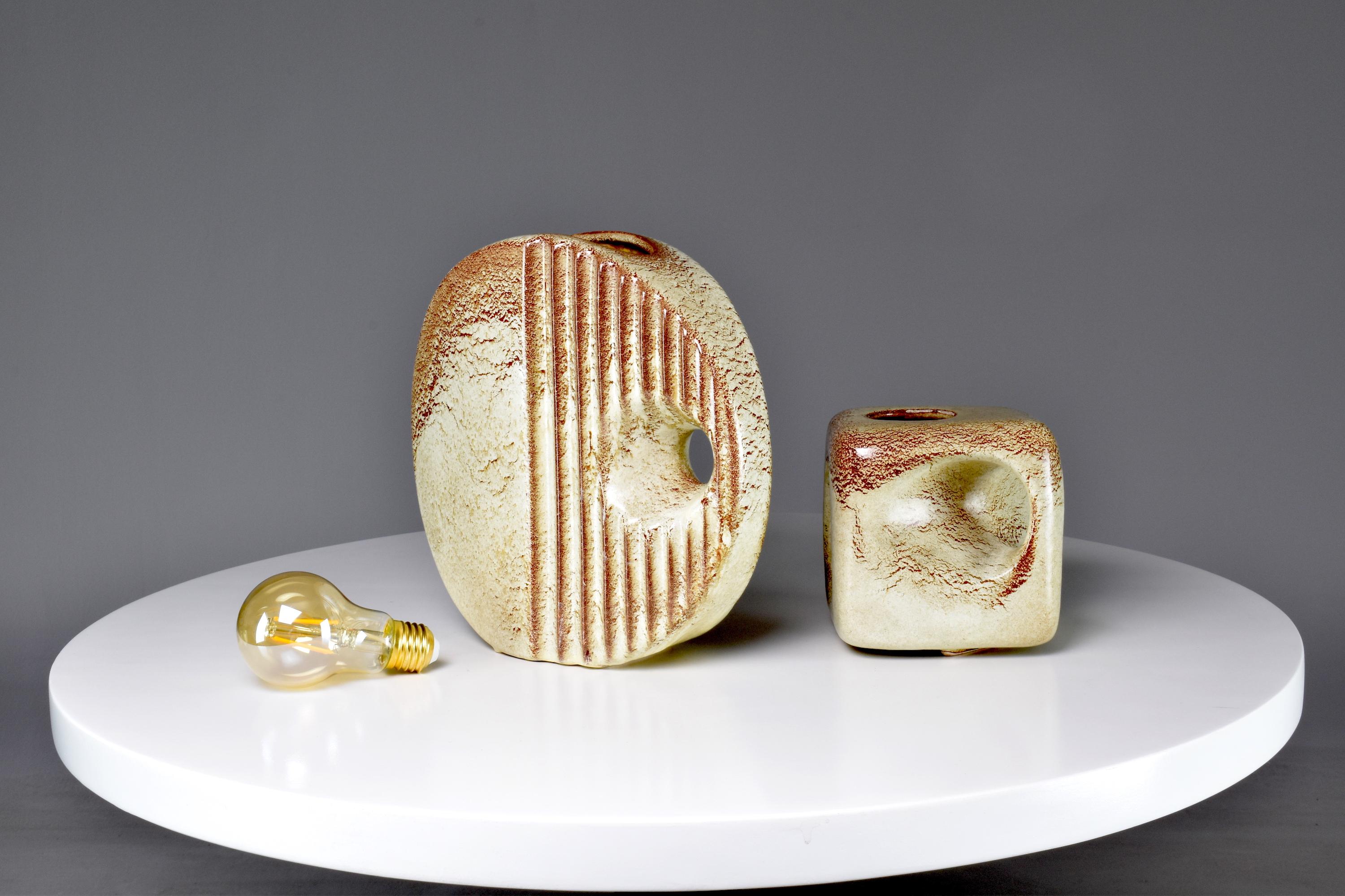 Paar italienische Vasen aus strukturierter Keramik aus den 1970er Jahren im Angebot 8