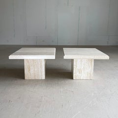 Paar italienische Traventin-Kaffee-/Beistelltische aus den 1970er Jahren