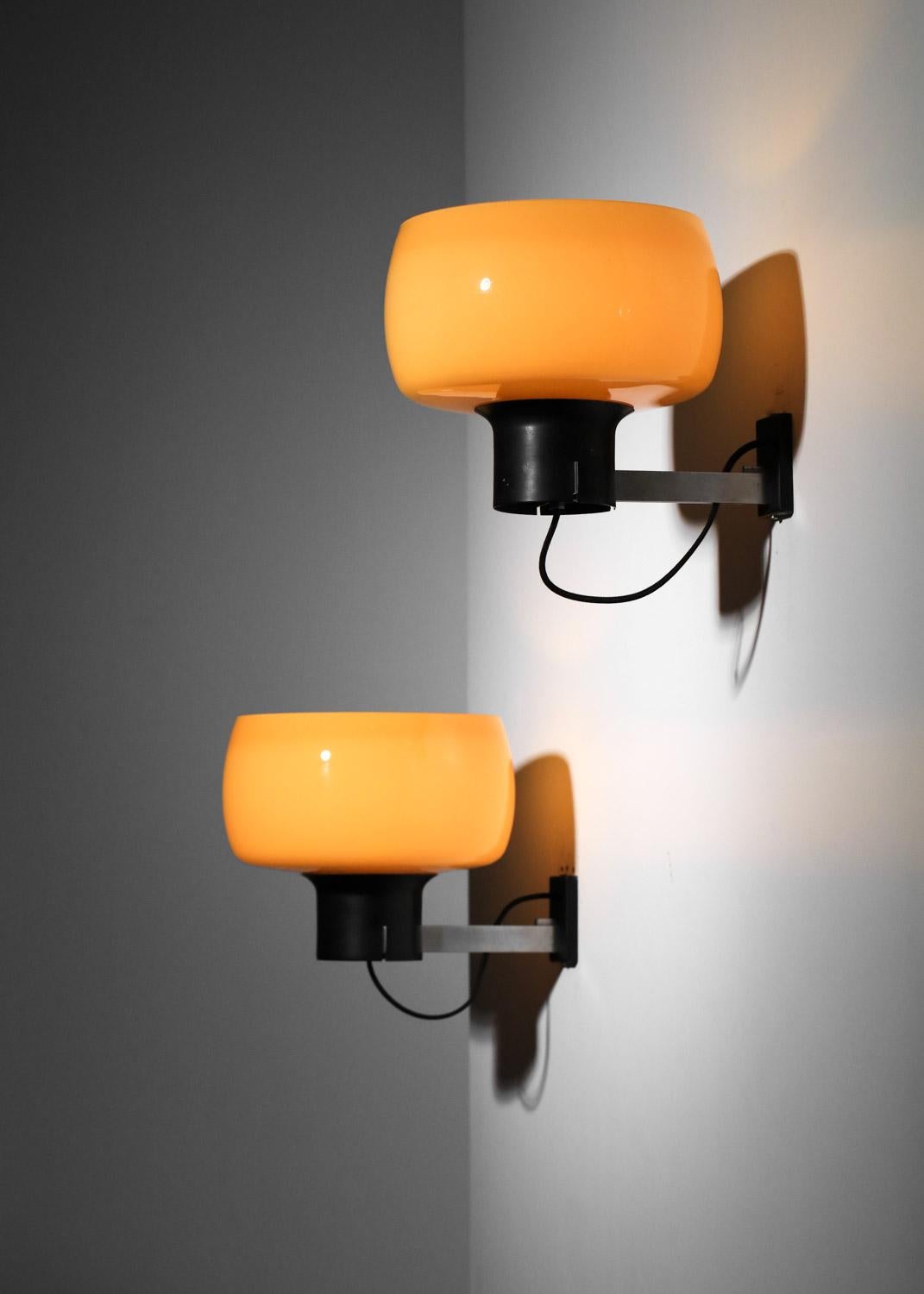 Pair of Italian wall lights from the 1970s. Lacquered metal and nickel-plated brass frame (original paint). Orange Murano glass shade. Very good vintage condition, note slight chips to the paintwork on the frames (see photos). We recommend an E27