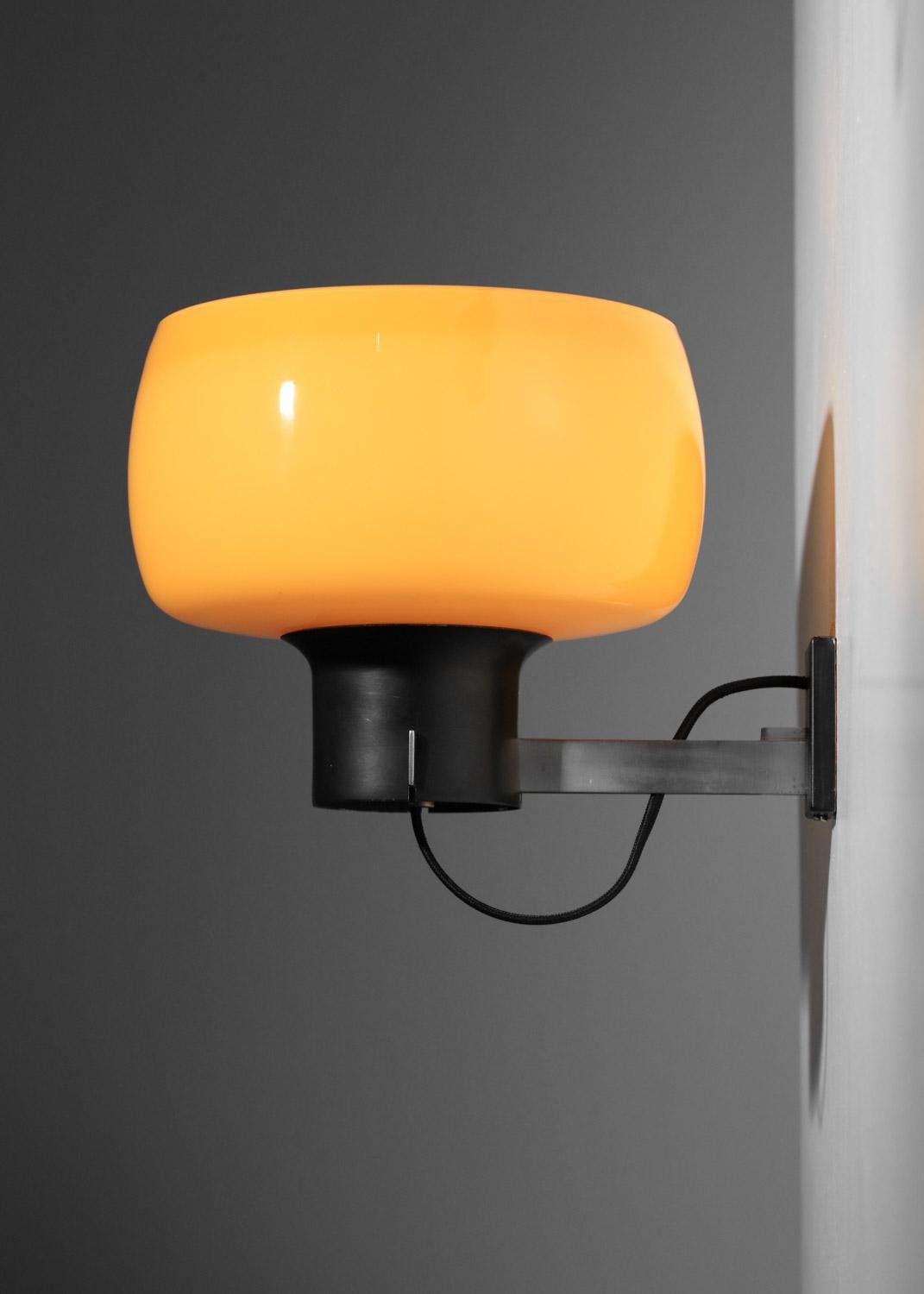 Pair of 1970s Italian wall lights in beige Murano glass In Good Condition For Sale In Ternay, Auvergne-Rhône-Alpes