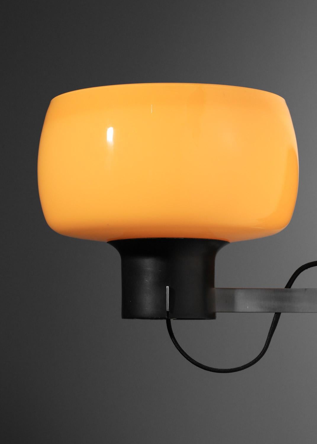 Metal Pair of 1970s Italian wall lights in beige Murano glass For Sale