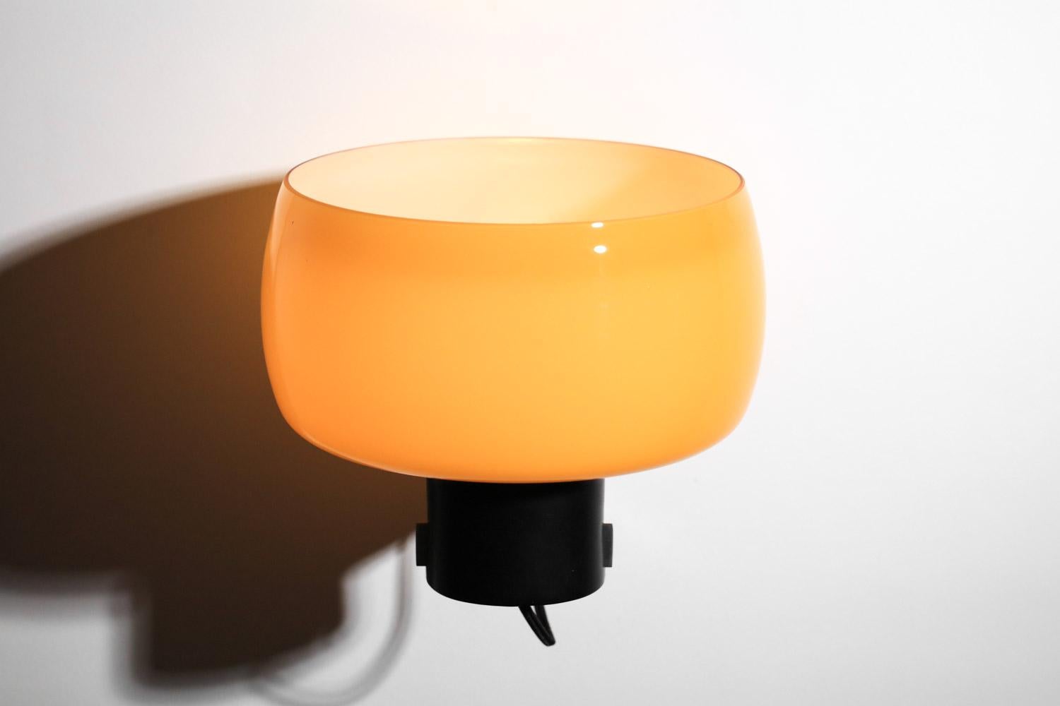 Pair of 1970s Italian wall lights in beige Murano glass For Sale 1