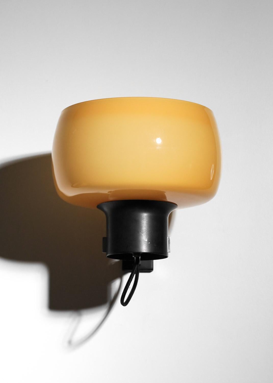 Pair of 1970s Italian wall lights in beige Murano glass For Sale 2