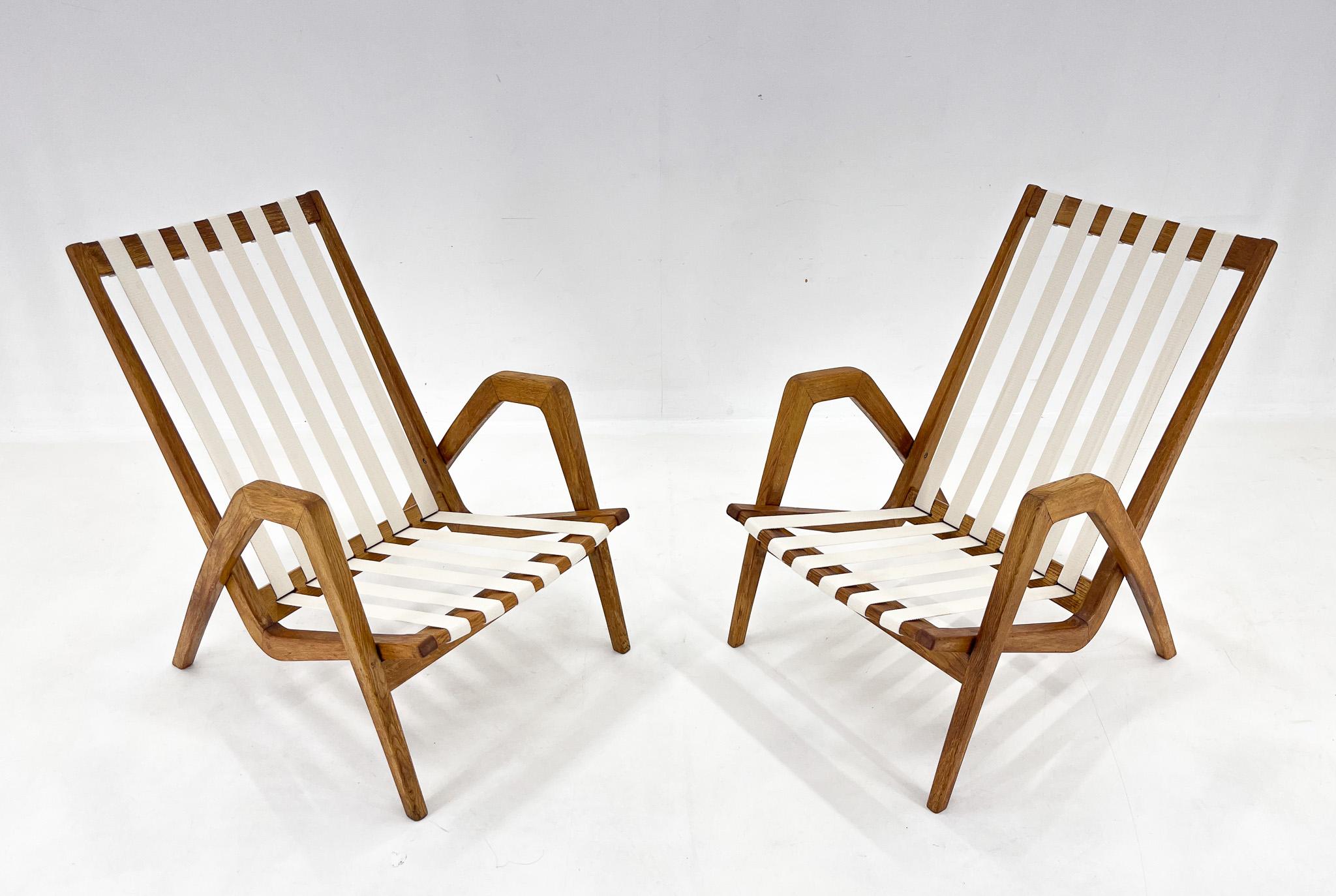 Paire de fauteuils en chêne Jan Vaněk des années 1970, Tchécoslovaquie en vente 4