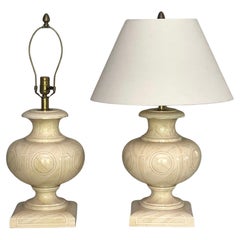 Paar 1970er Jahre Jean Roger Stil Elfenbein lackiert Wood Urn Lampen