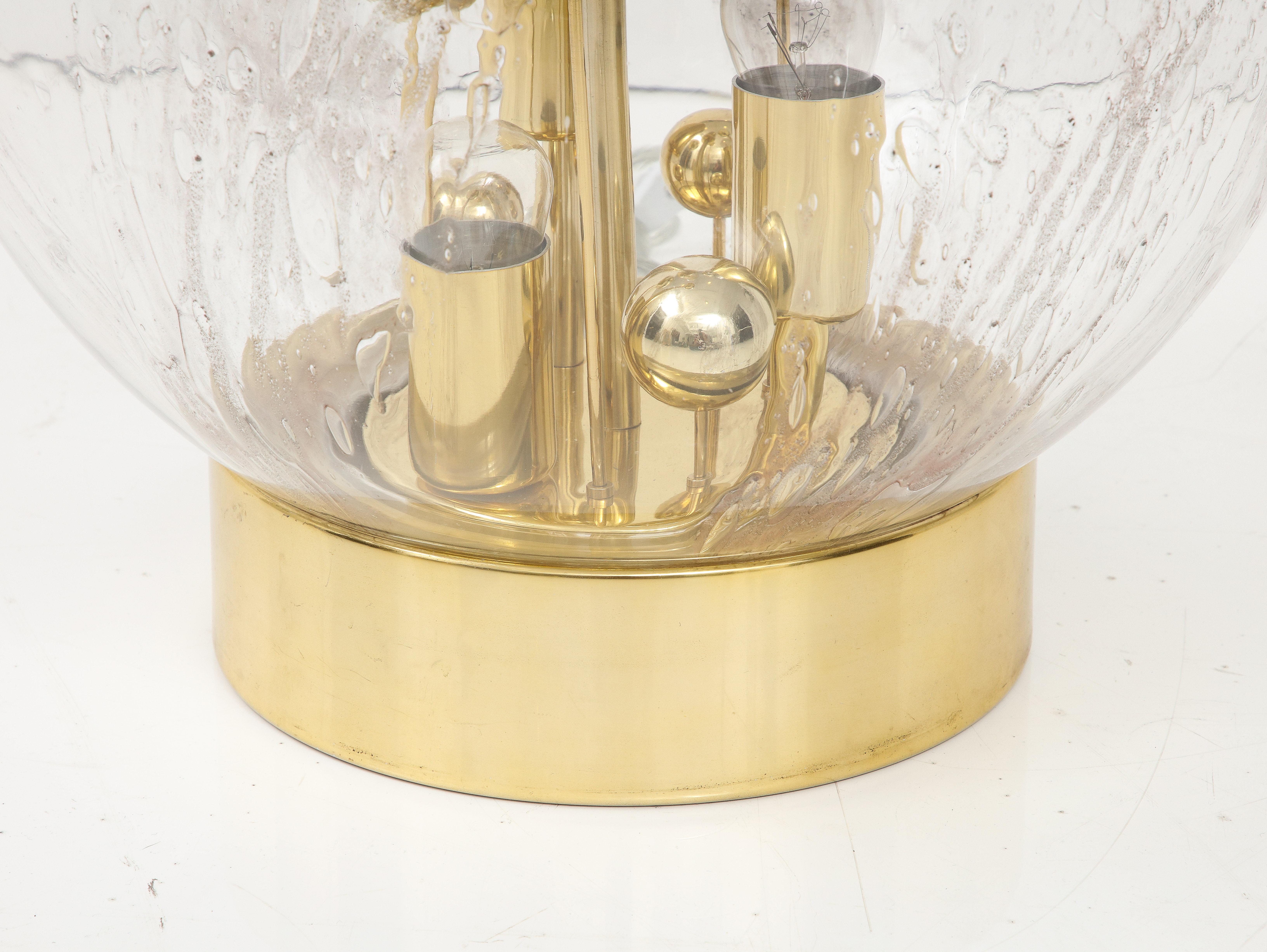 Pareja de grandes lámparas de sobremesa Sputnik de cristal de Murano de los años 70, de Doria en venta 3