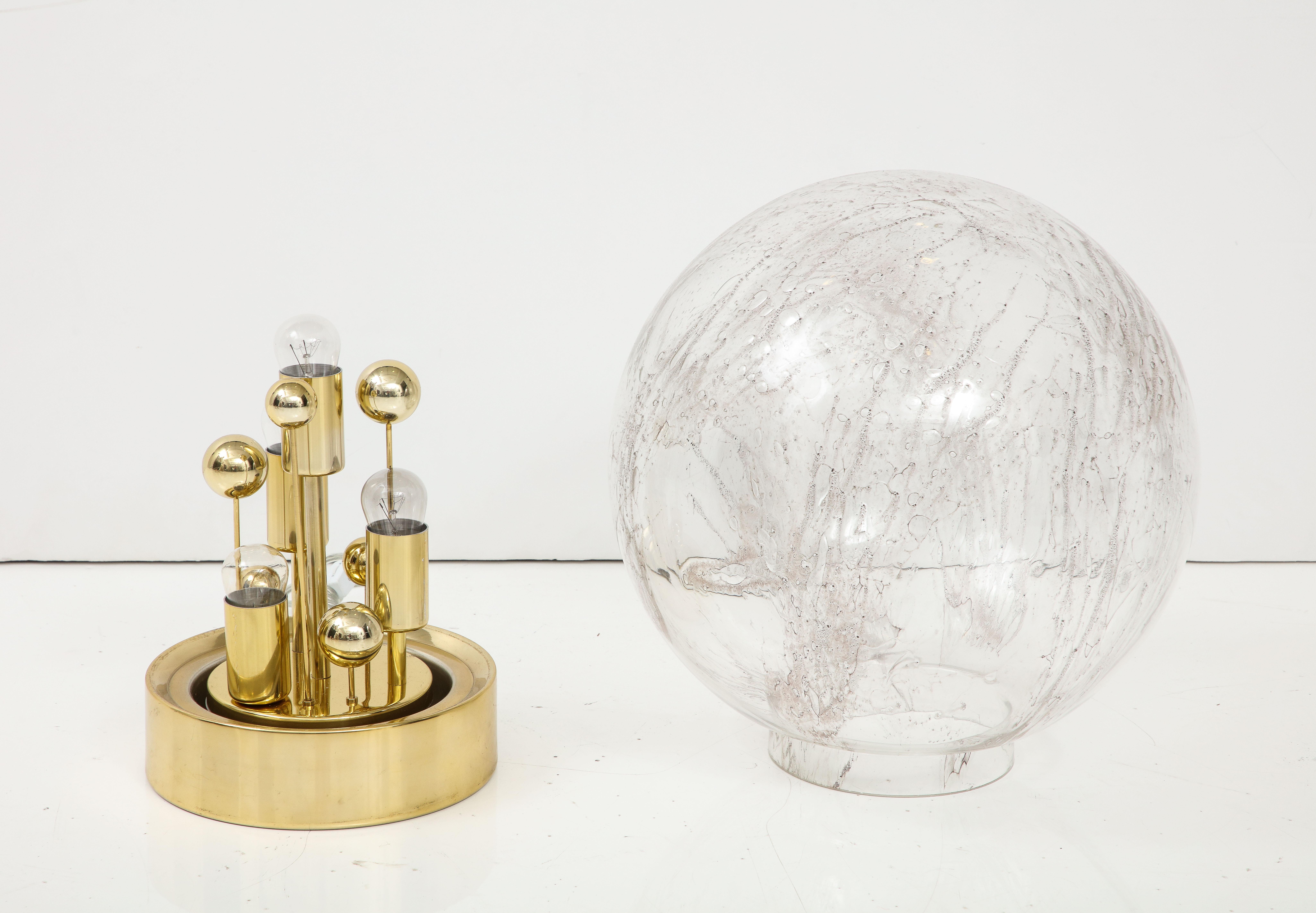 Pareja de grandes lámparas de sobremesa Sputnik de cristal de Murano de los años 70, de Doria en venta 4