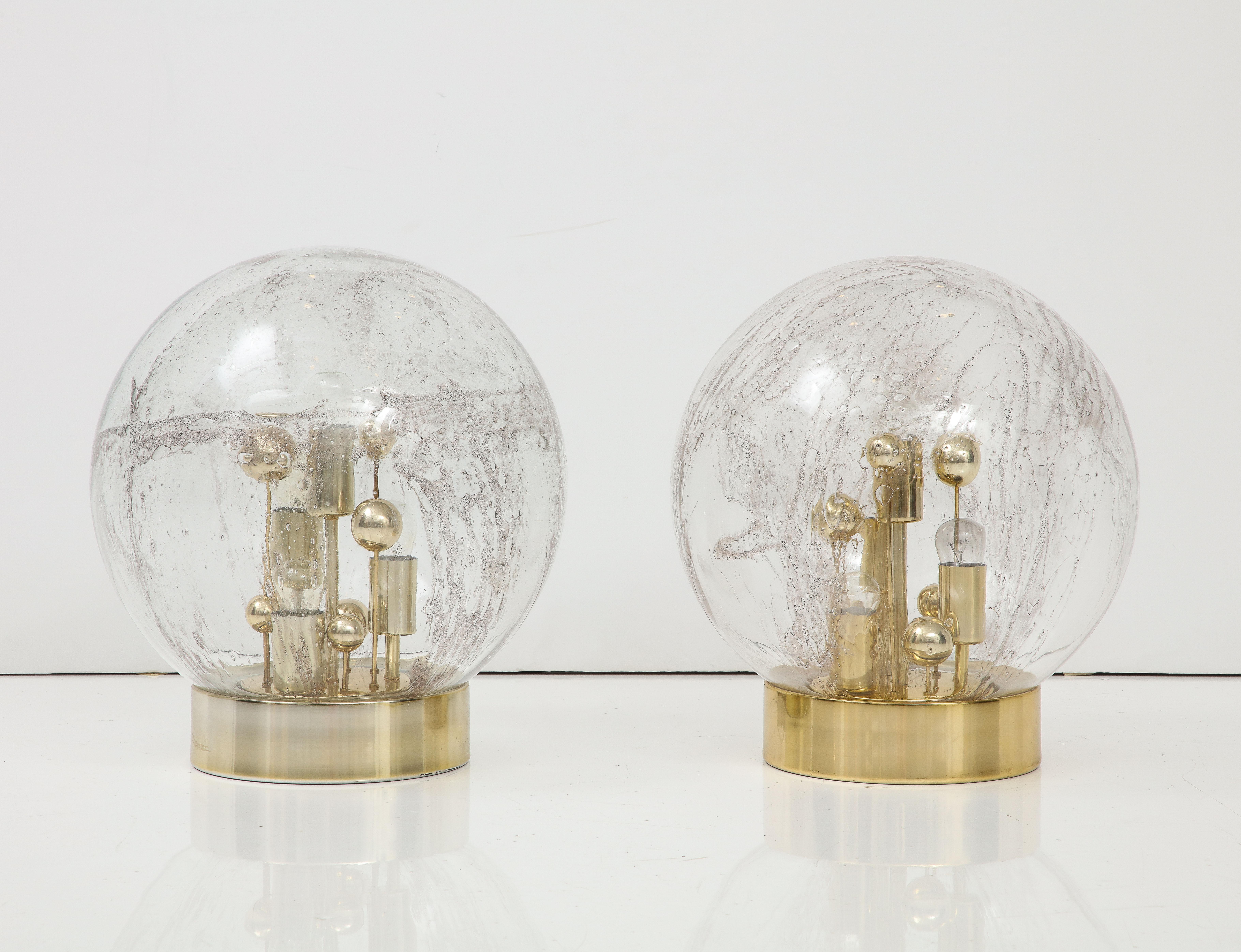 Pareja de grandes lámparas de sobremesa Sputnik de cristal de Murano de los años 70, de Doria Alemán en venta