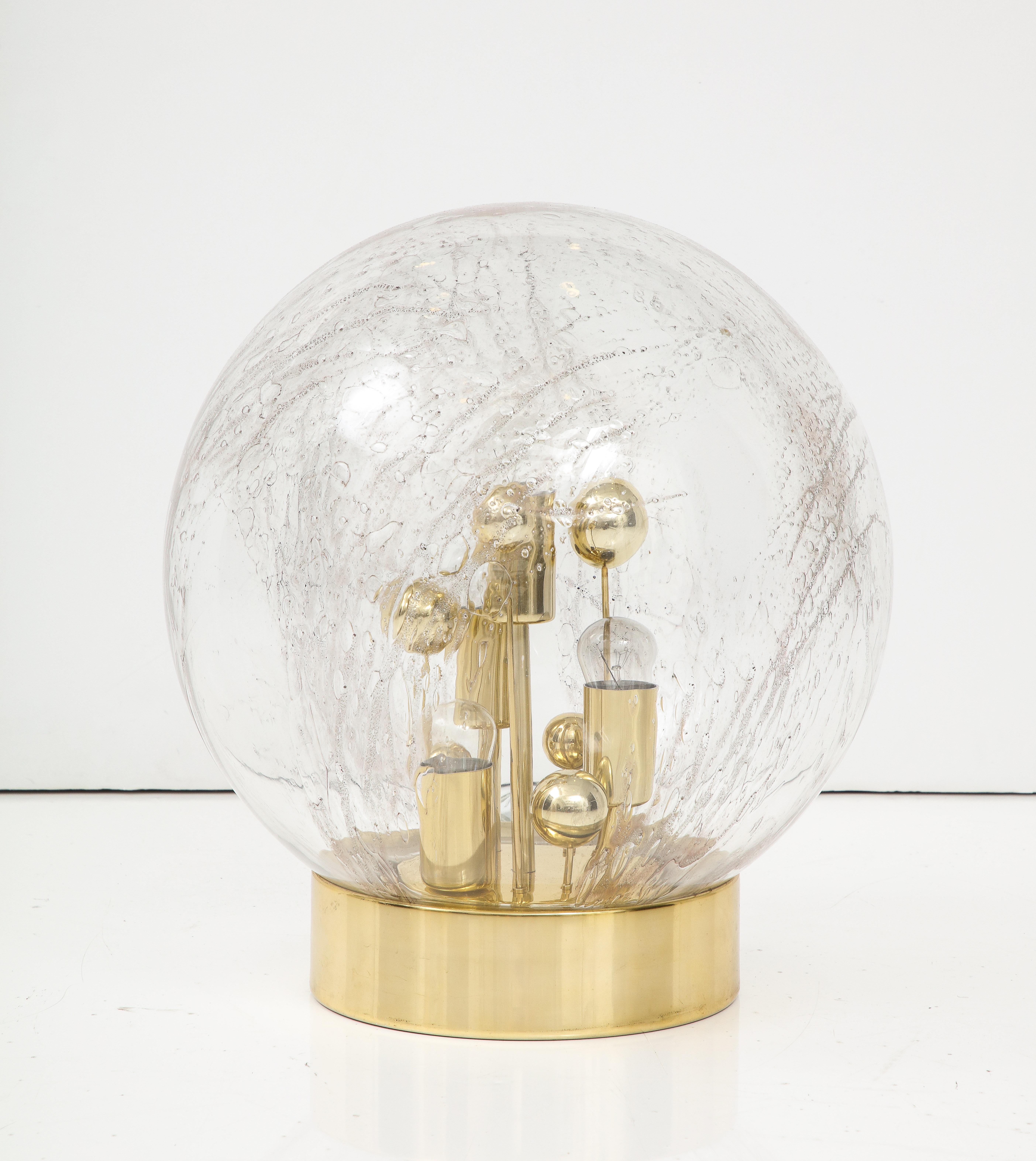 Pareja de grandes lámparas de sobremesa Sputnik de cristal de Murano de los años 70, de Doria en Excelente estado para la venta en New York, NY