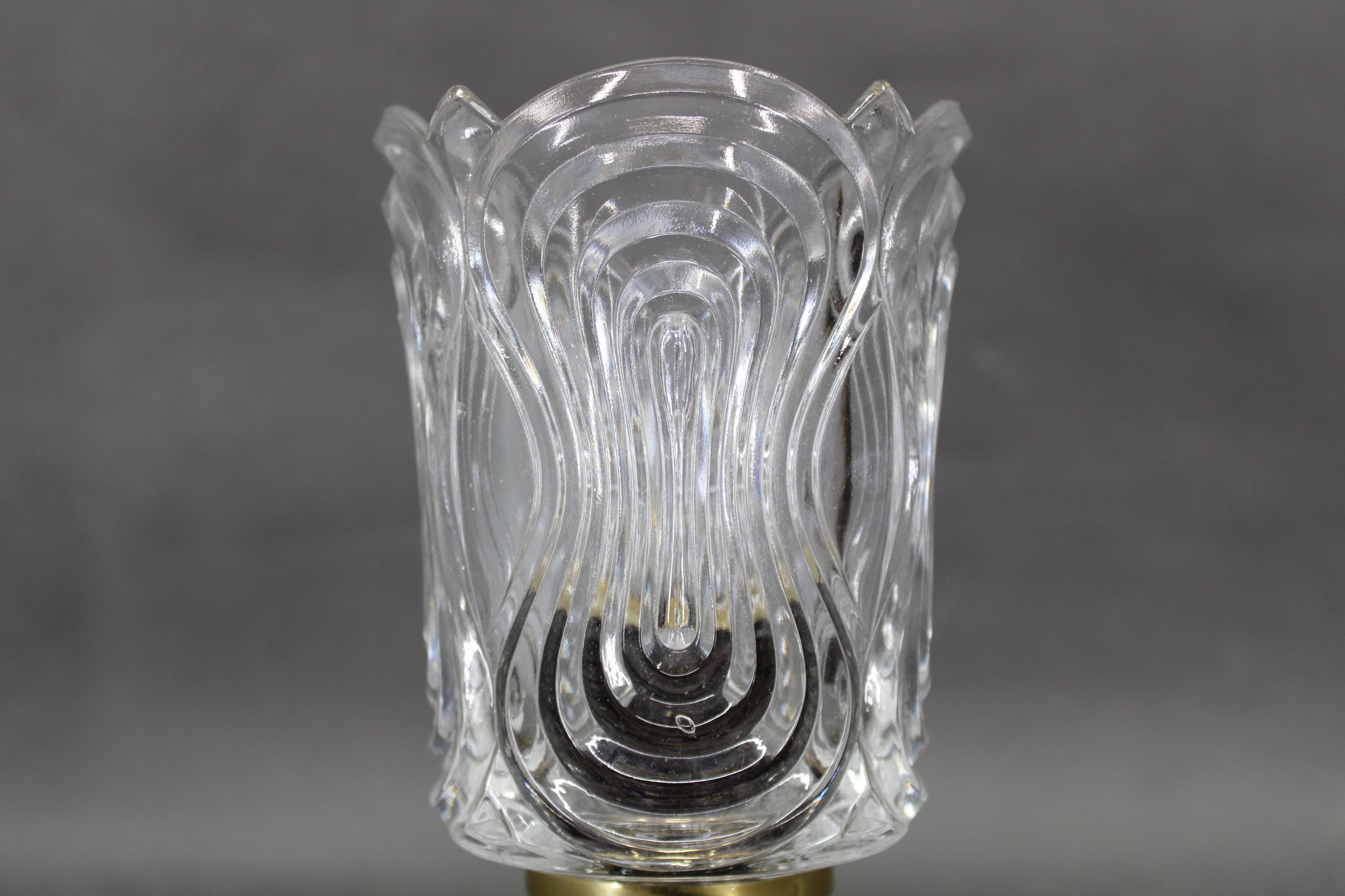 Pareja de lámparas de sobremesa Lidokov de mediados de siglo con pantallas de vidrio prensado esculpido, de los años 70 en Bueno estado para la venta en Praha, CZ