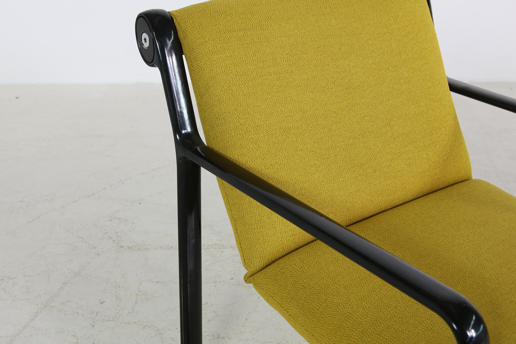 German Pair of 1970s Lounge Chairs by Hannah & Morrison for Knoll Dark Yellow & Black For Sale