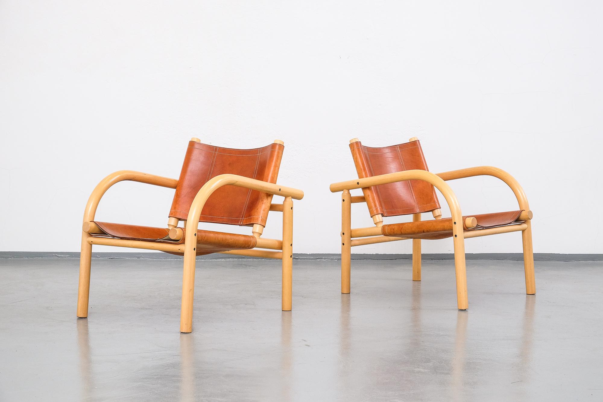 Classic safari chair from Finland designed in 1974 by Ben af Schultén for Artek. Birch frame with seat and back in natural leather. This is the bigger lounge chair model.