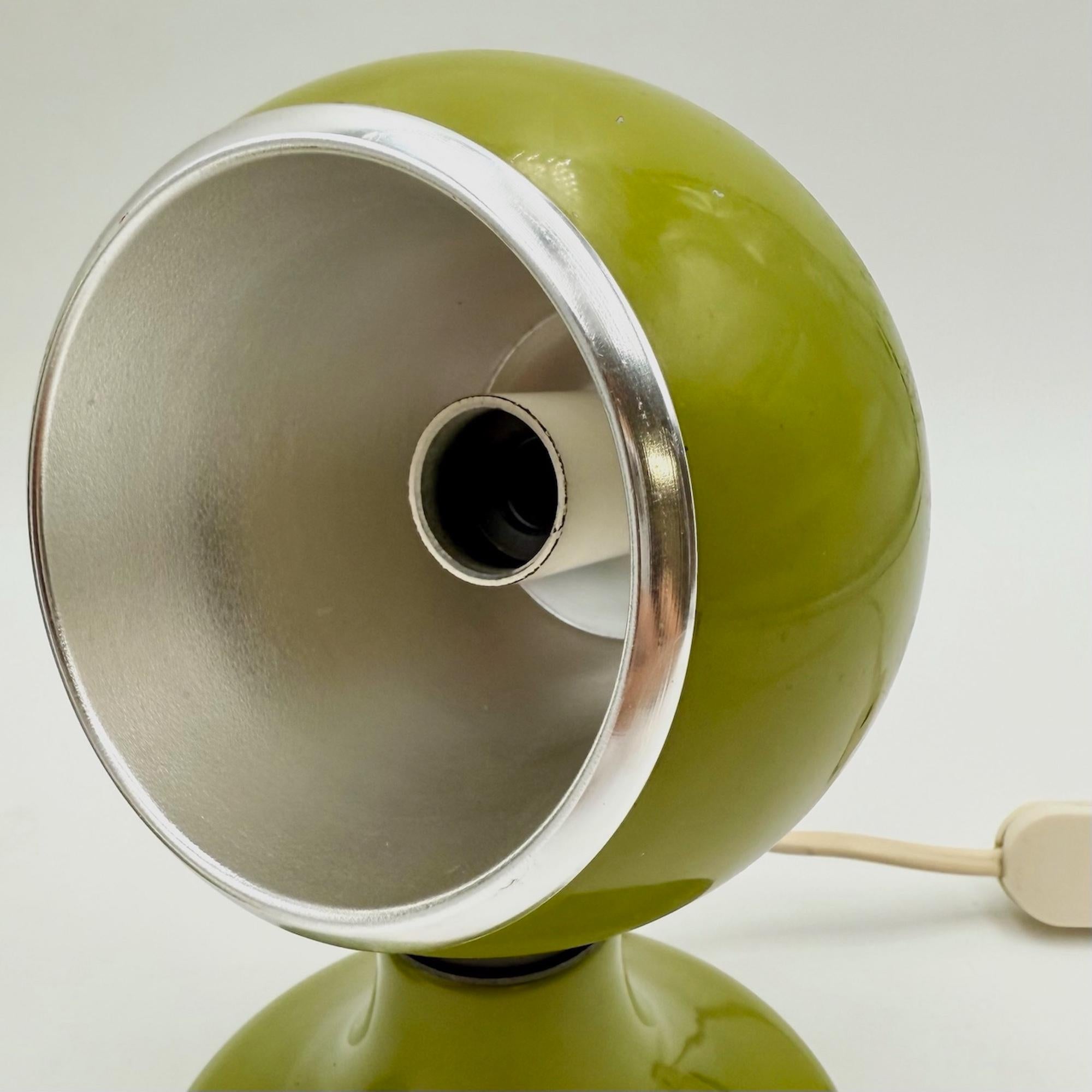 Paire de lampes de table Luene A Space Greene en métal vert des années 1970 en vente 3