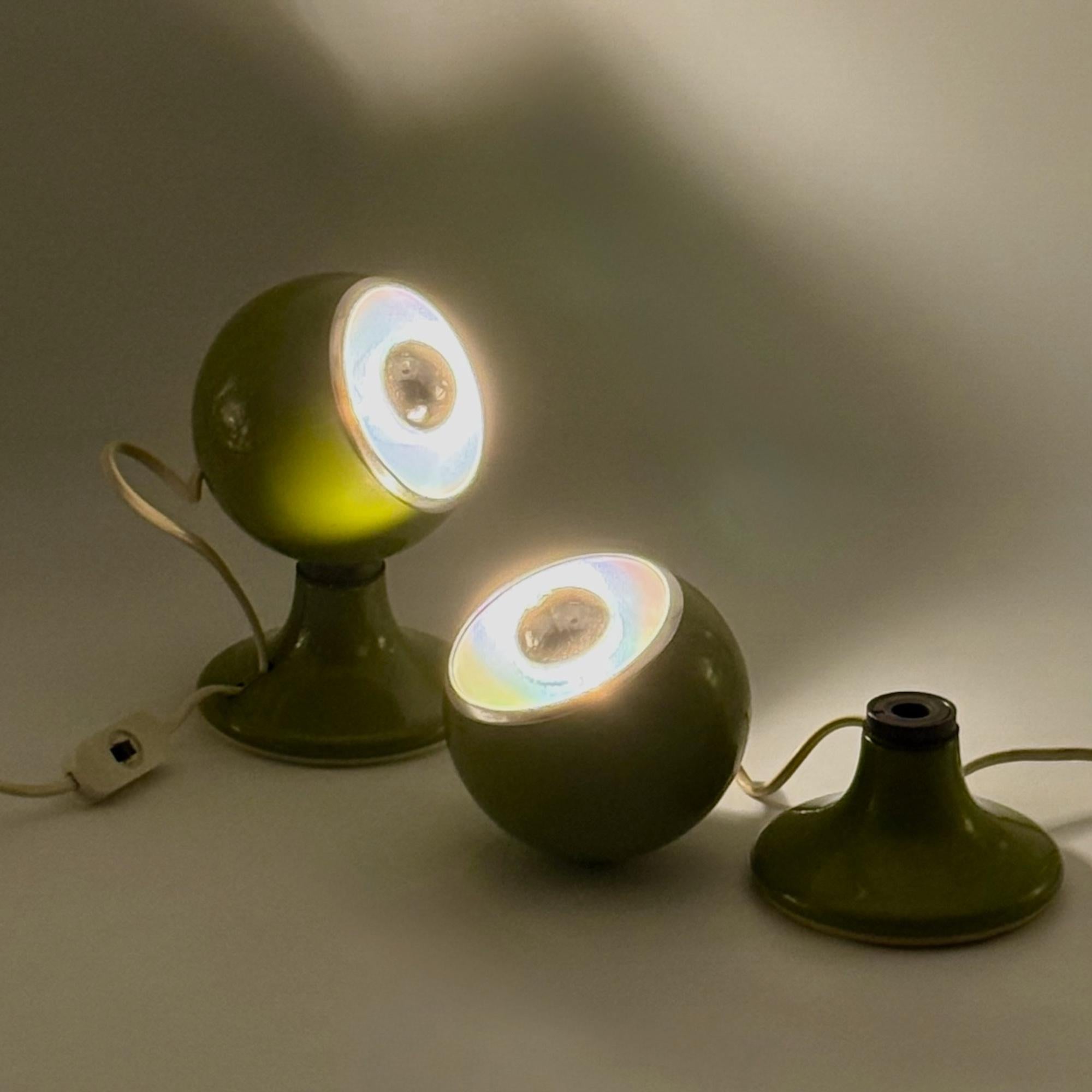 Ère spatiale Paire de lampes de table Luene A Space Greene en métal vert des années 1970 en vente