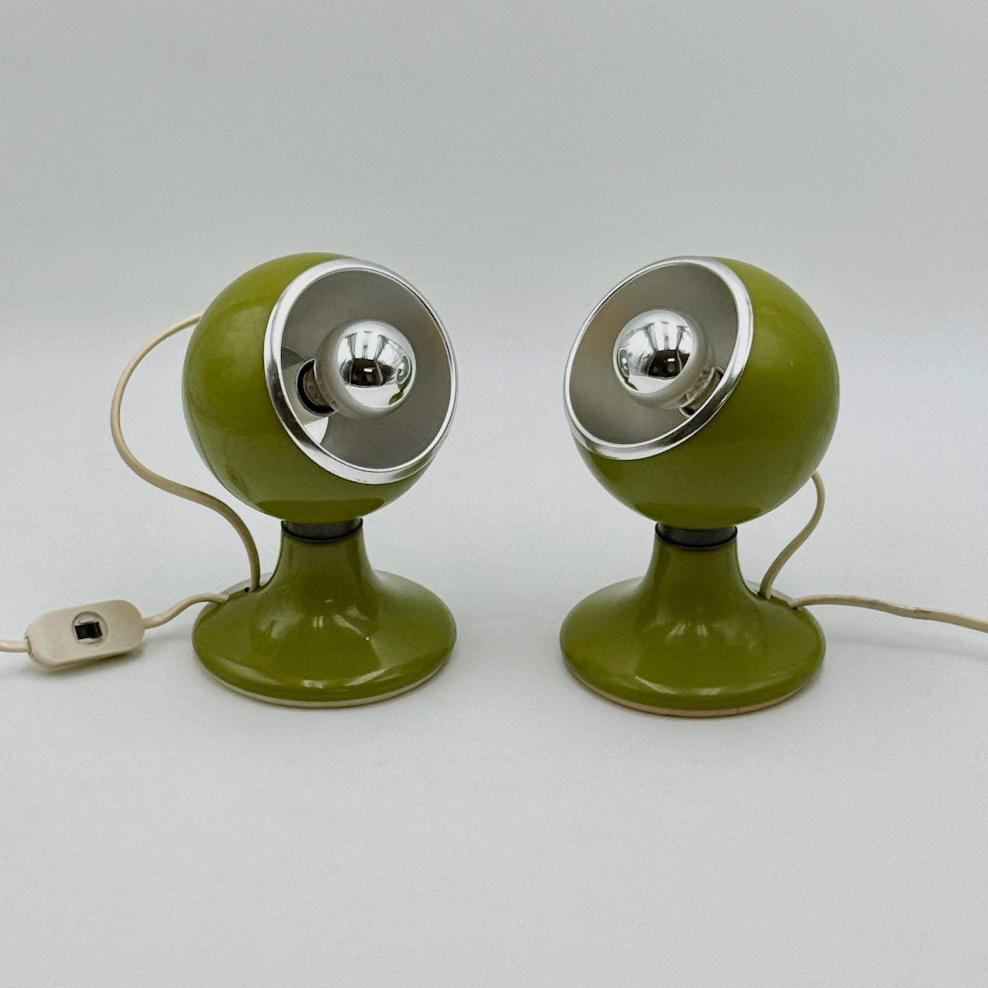 italien Paire de lampes de table Luene A Space Greene en métal vert des années 1970 en vente