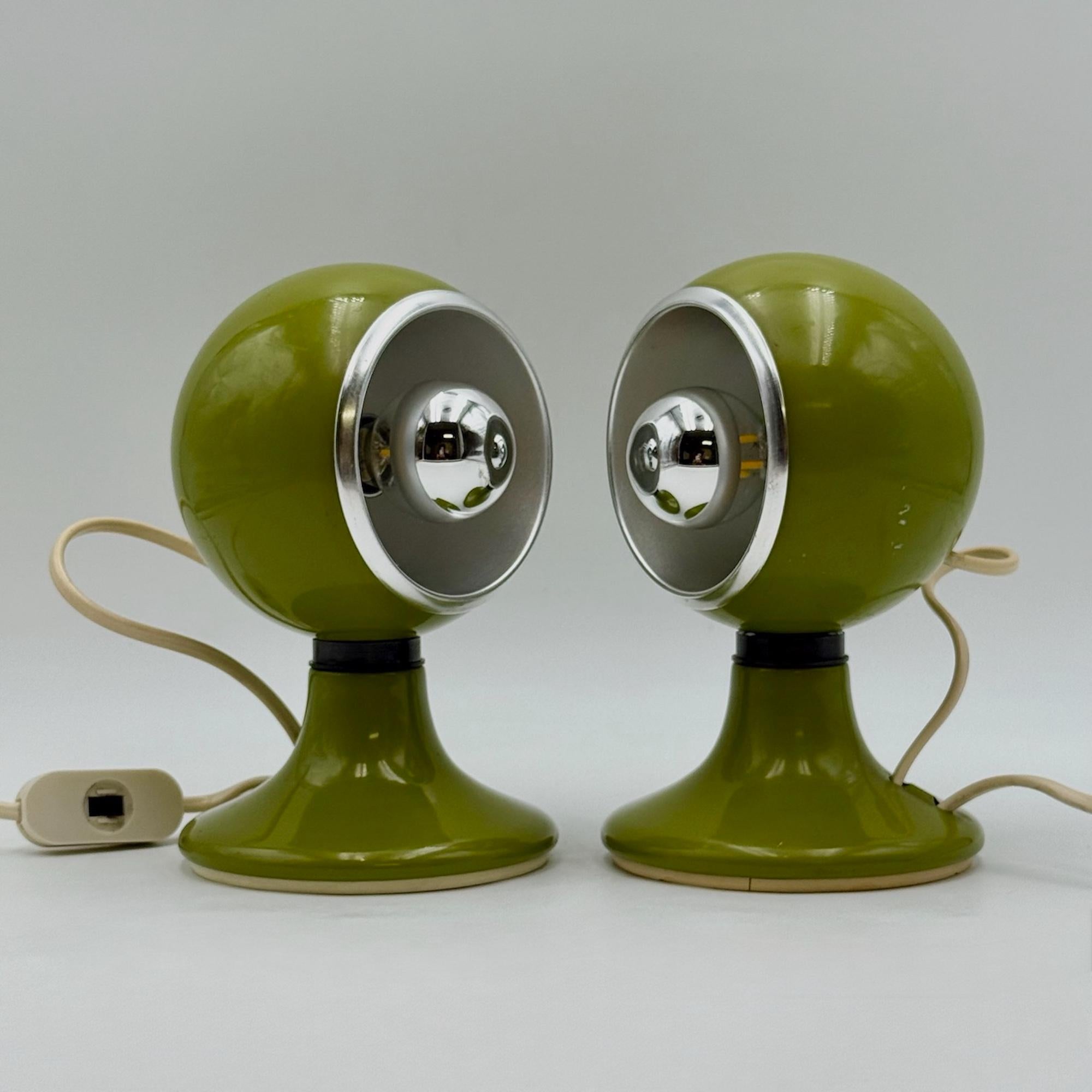 Fin du 20e siècle Paire de lampes de table Luene A Space Greene en métal vert des années 1970 en vente