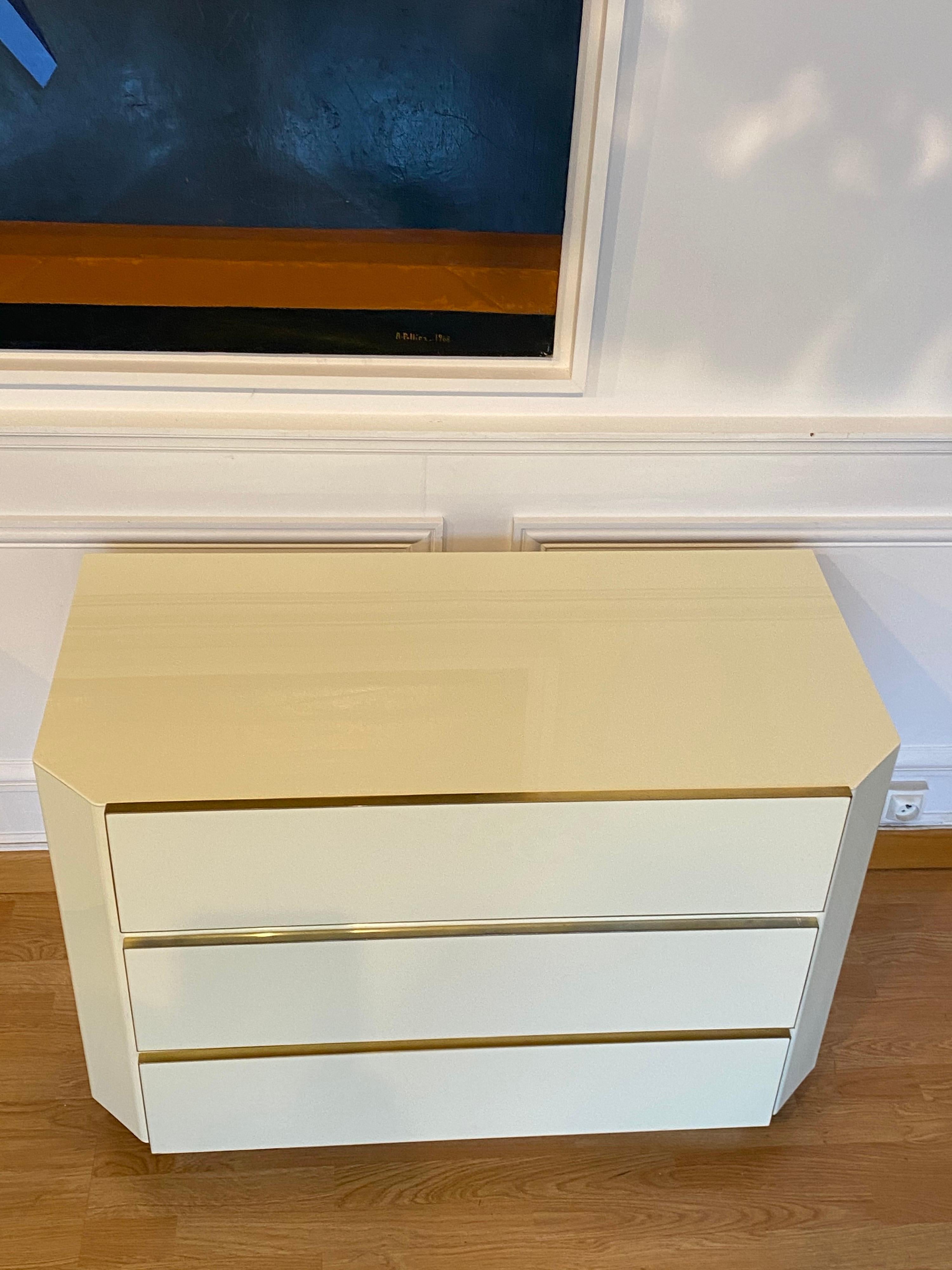 Pair of 1970s Lucite and Brass Chest of Drawers 12