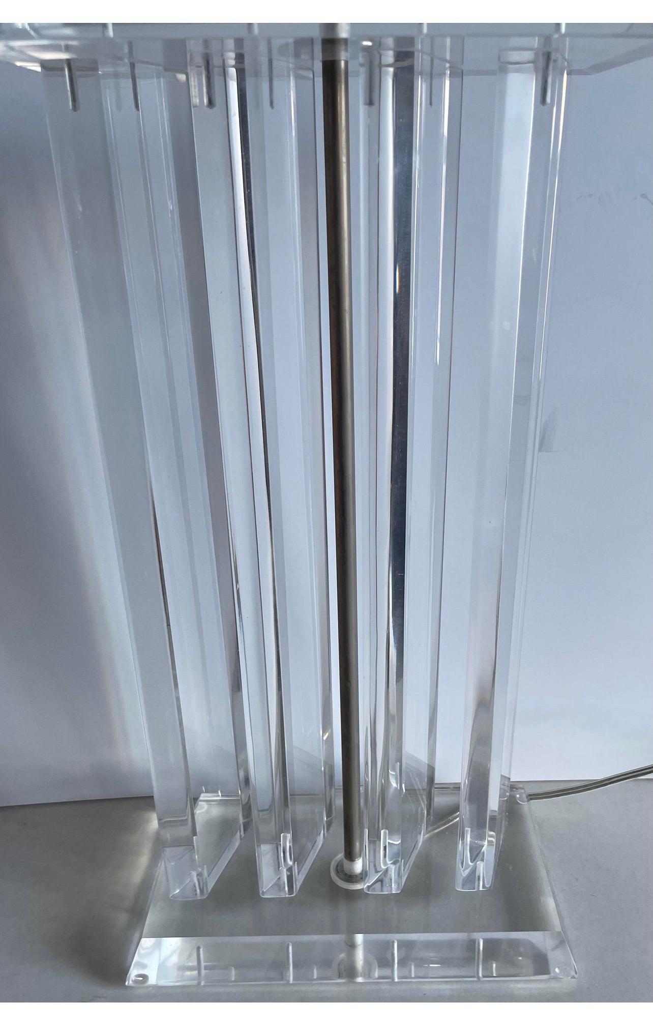 Pair of 1970s Lucite Column Table Lamps In Good Condition For Sale In Stamford, CT