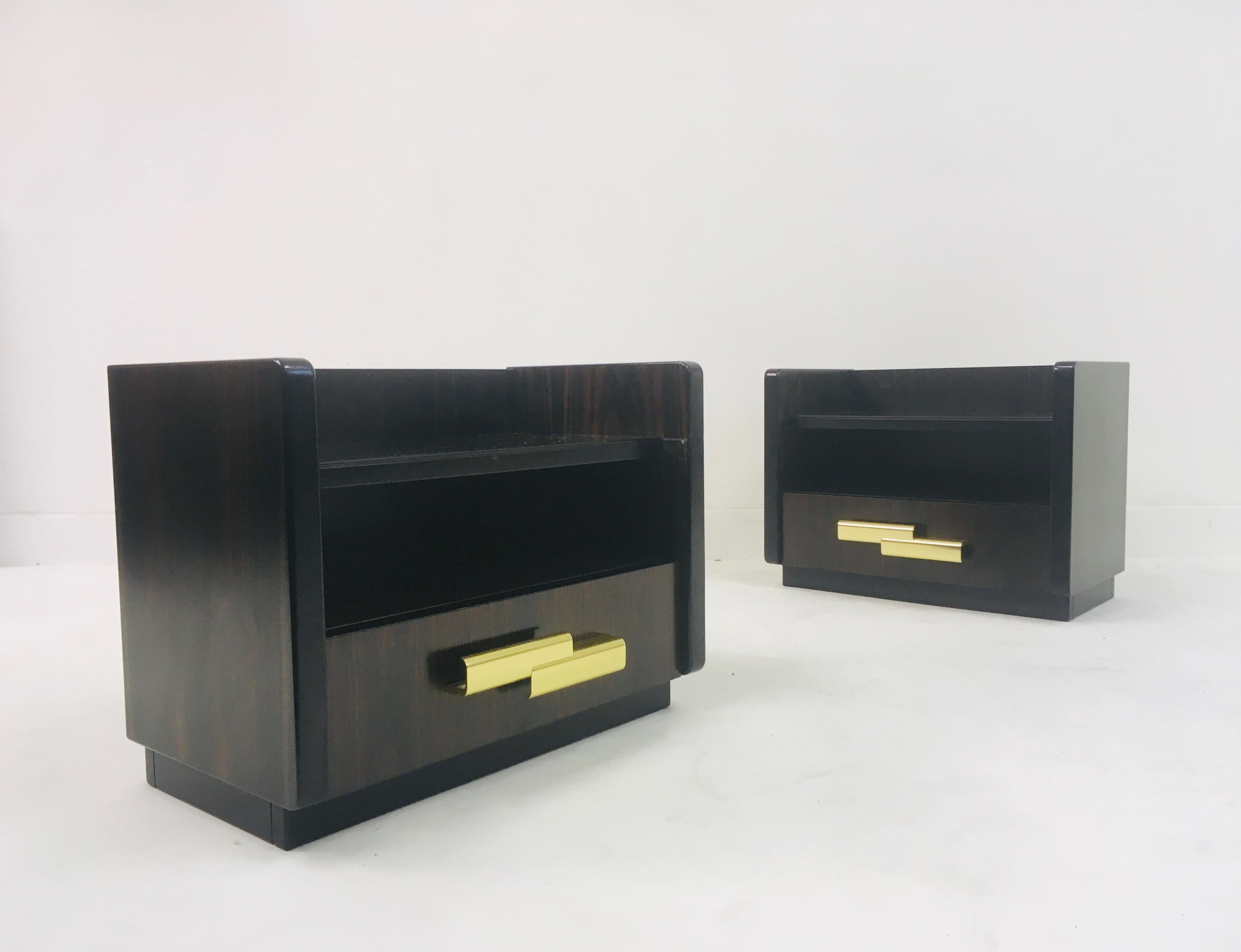 Pair of 1970s Macassar Ebony Bedside Tables by Luciano Frigerio 3