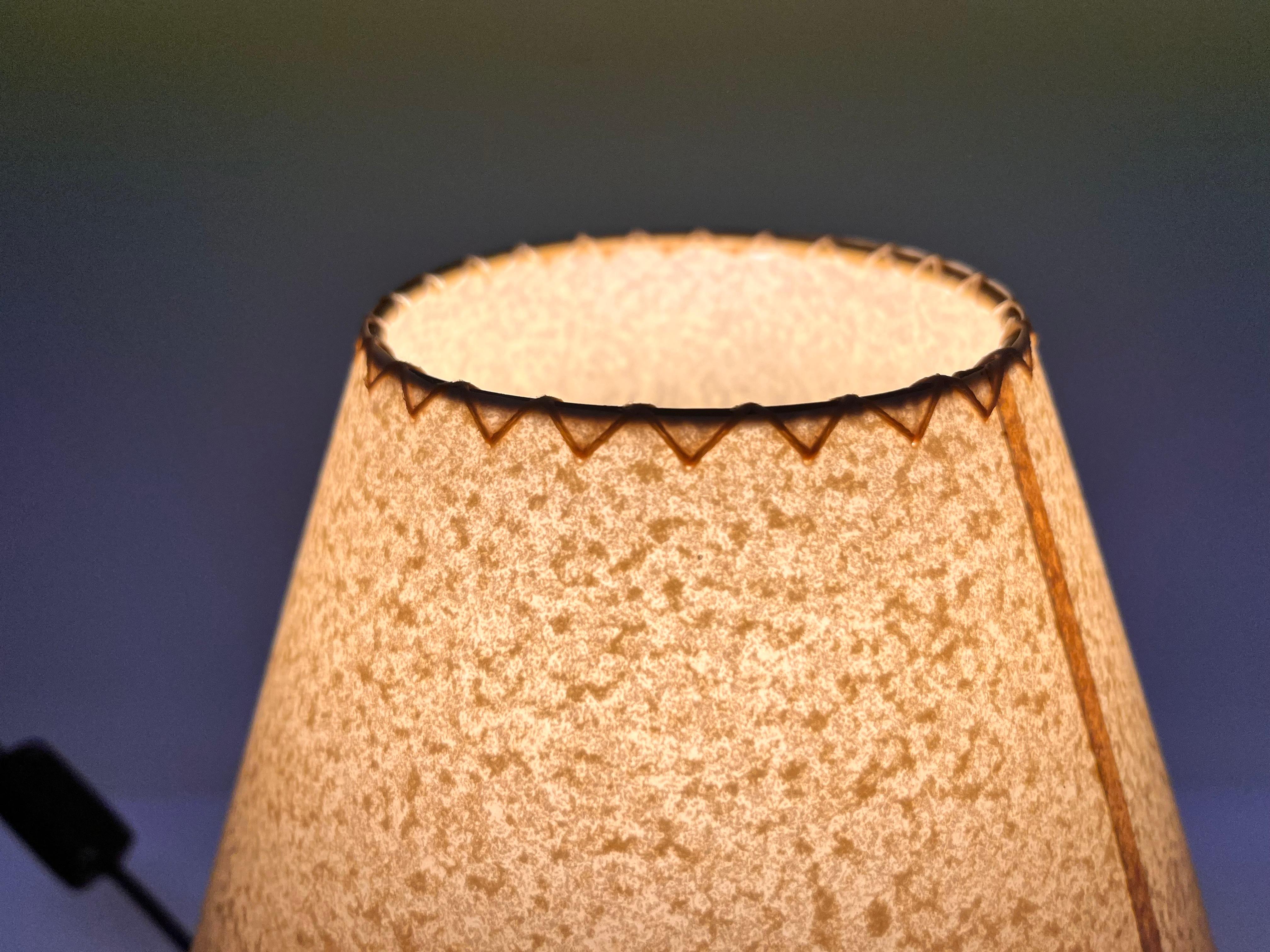 - nuevas cortinas de papel pergamino hechas a mano
- muy buen estado original 
- Compatible con nosotros
- una bombilla de cualquier potencia si es LED