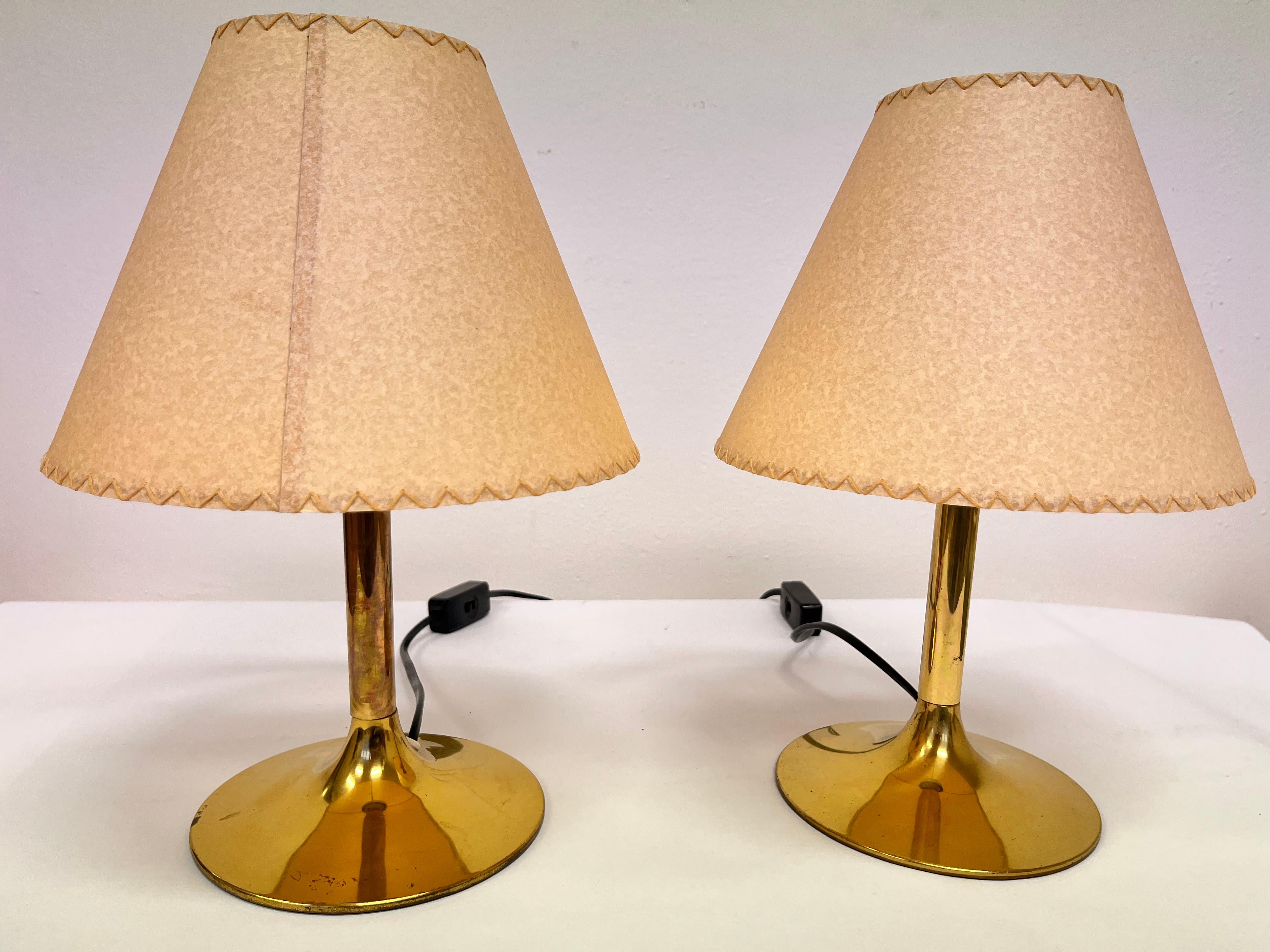 Pareja de lámparas de sobremesa de latón de mediados de siglo XX, Temde - Años 70 Pulido en venta