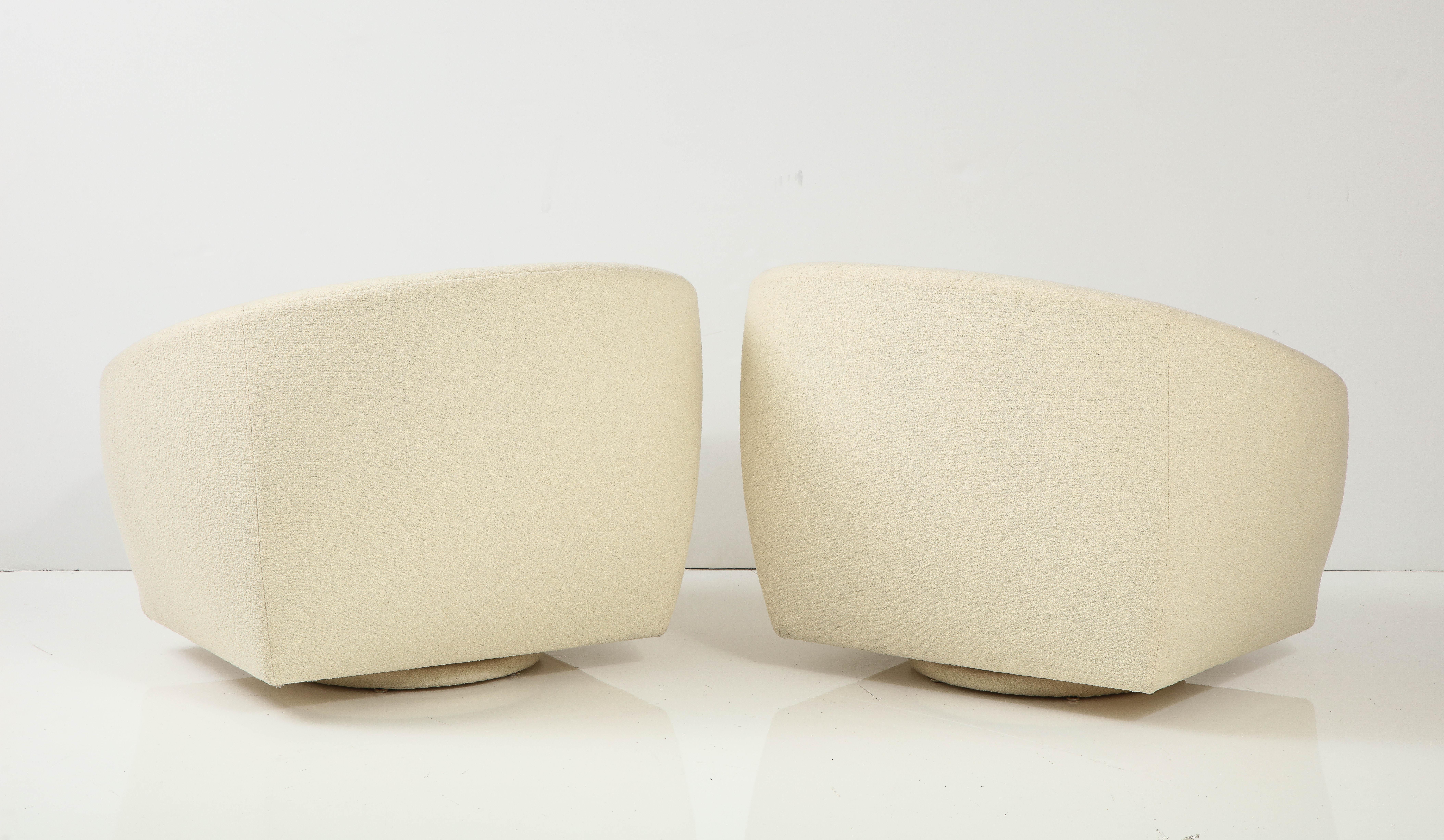 Upholstery Pair of 1970s Mid-Century Modern Swivel Chairs For Sale