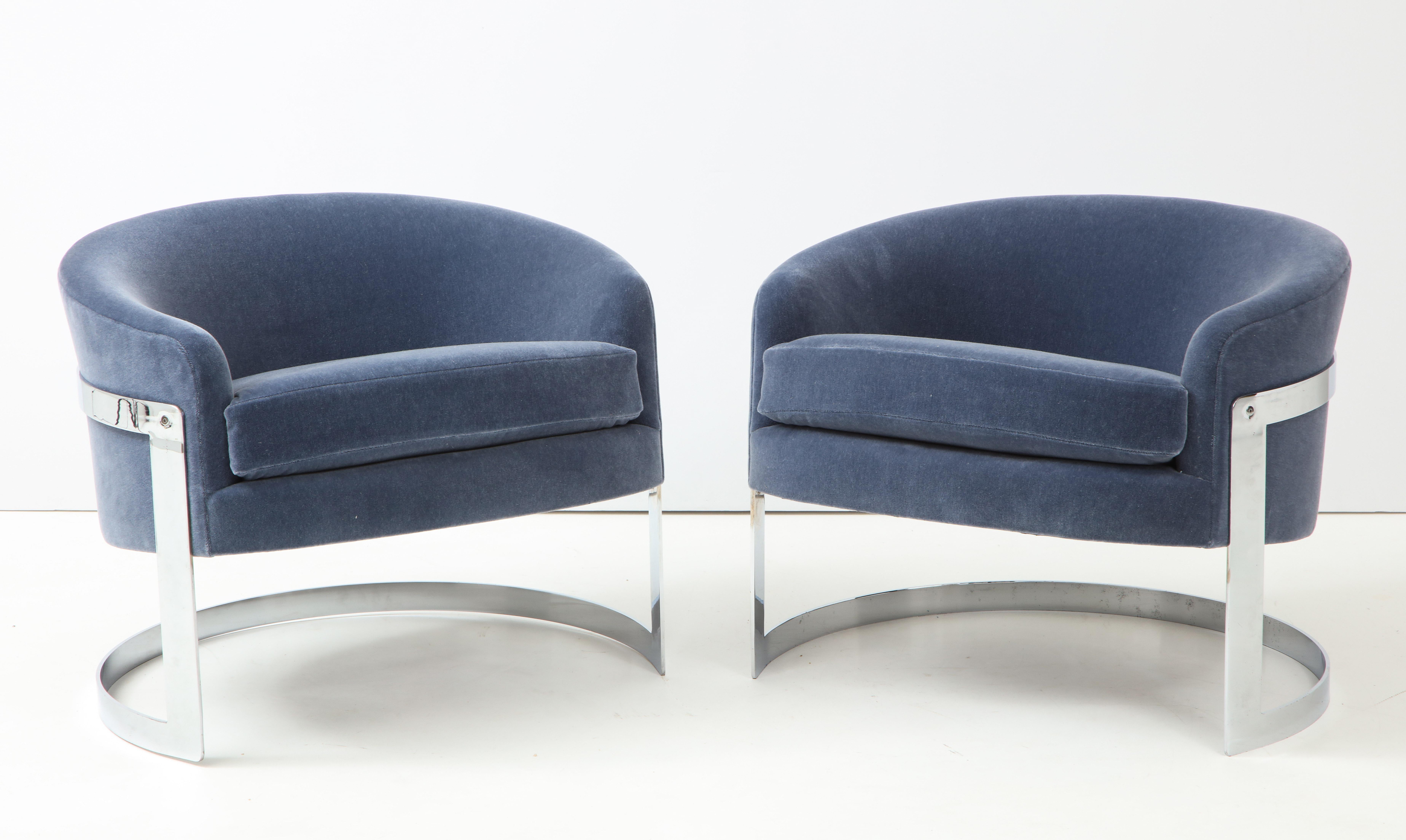 Pair of 1970s Milo Baughman club chairs.
The chairs have been beautifully reupholstered in a luxurious dusky blue / gray
mohair fabric.
The chrome frames are in great vintage condition consistent with age.