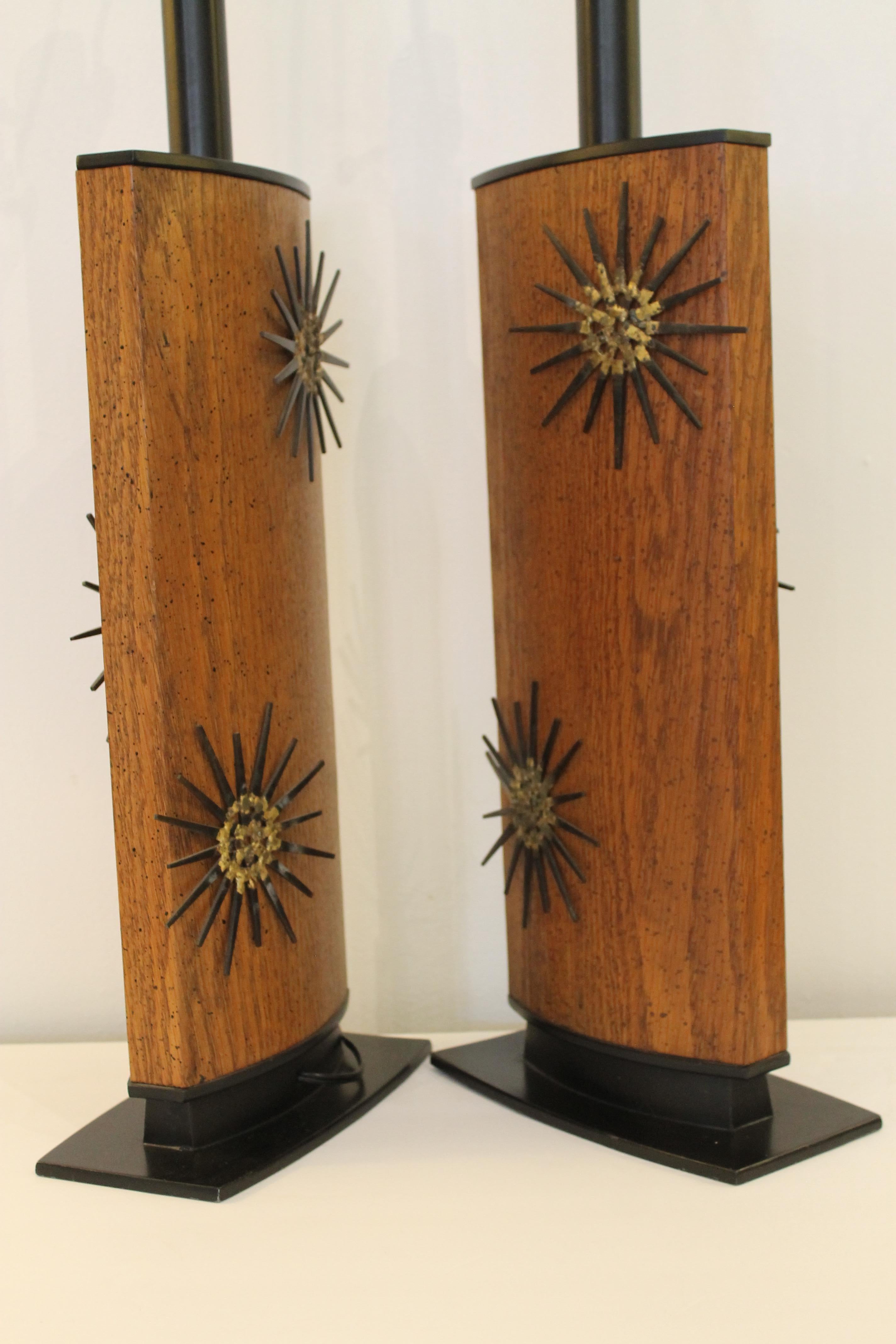 American Pair of 1970s Modern Lamps with Nail Art Sunbursts For Sale