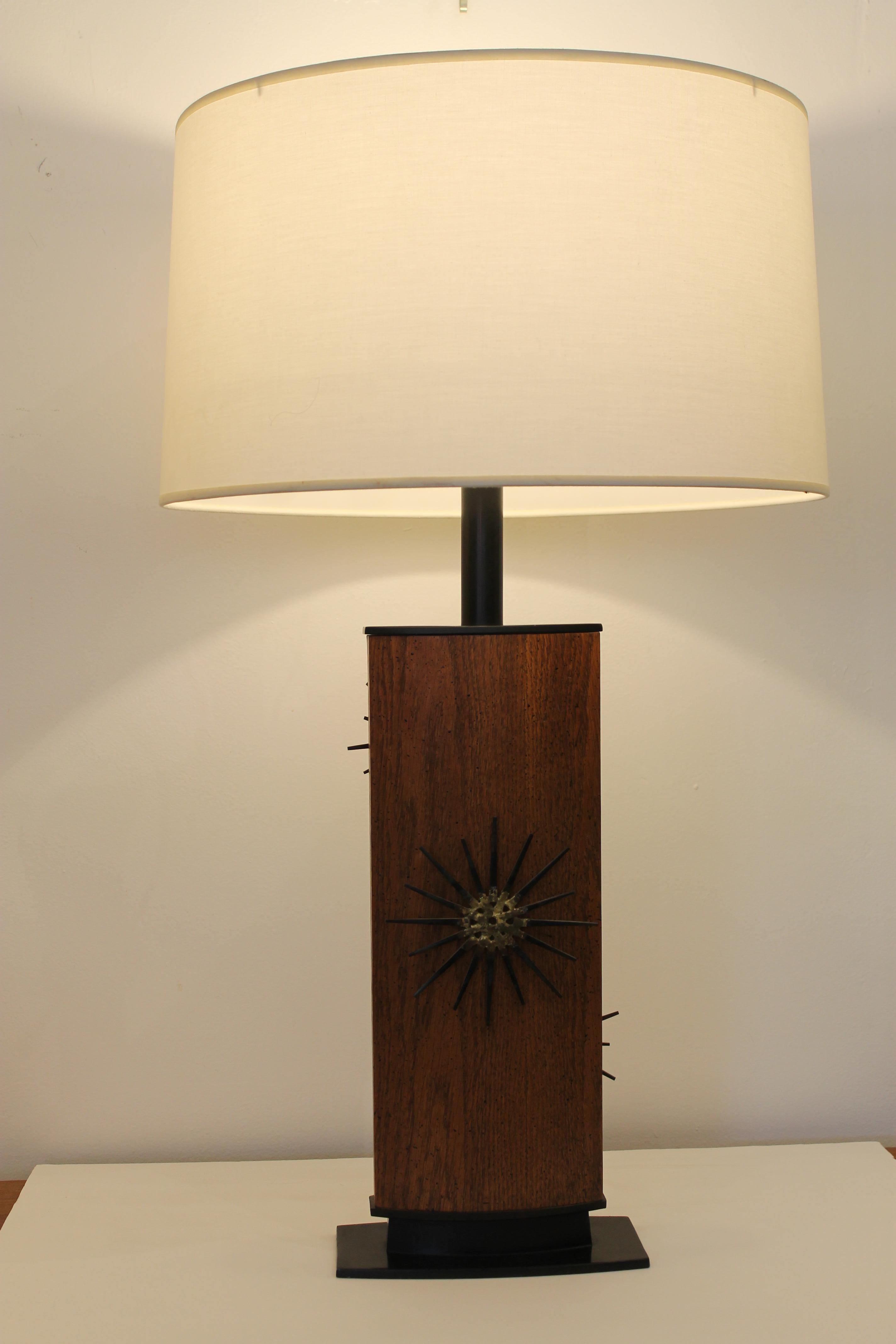 Paire de lampes modernes des années 1970 avec clous d'art Sunbursts en vente 2