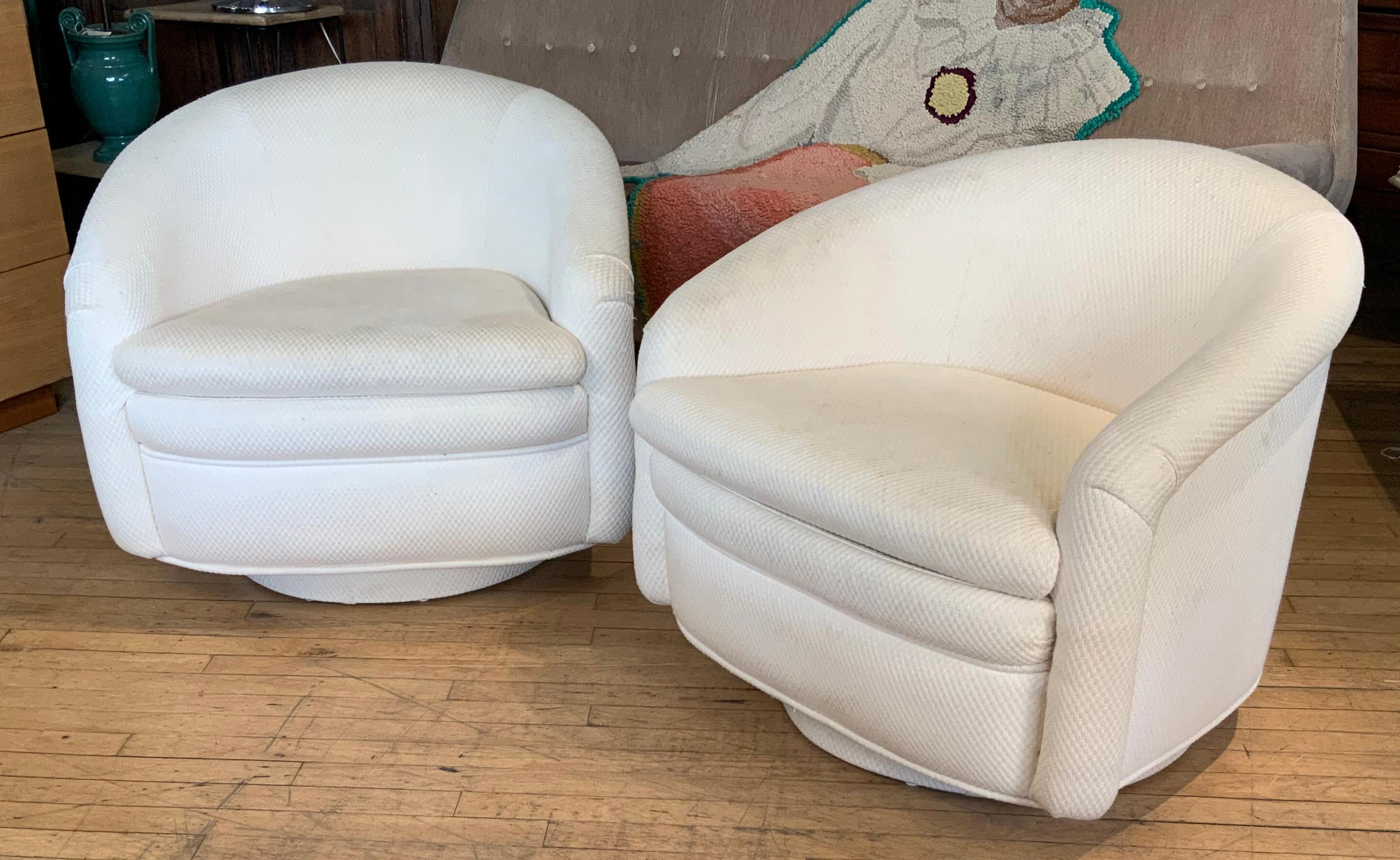 Pair of 1970s Modern Swivel Lounge Chairs 1