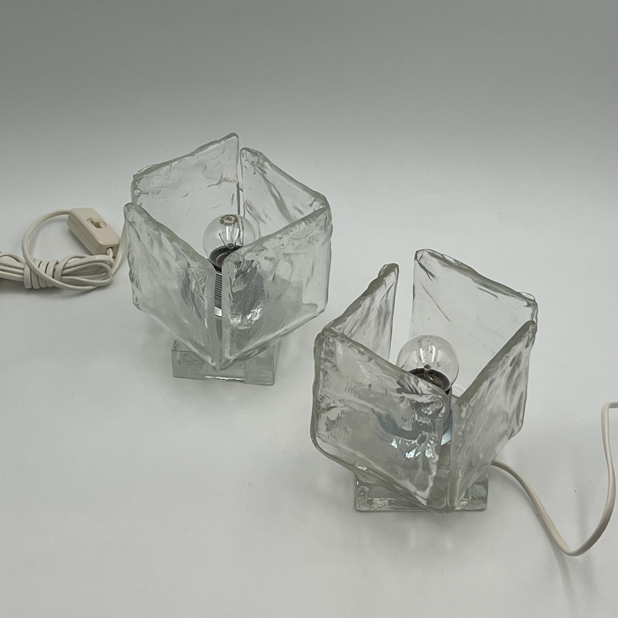Verre de Murano Paire de lampes en verre de Murano des années 1970 par Carlo Nason-Artisanal Excellence  en vente