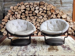 Pareja de tumbonas giratorias noruegas "Convair" de los años 70 en cuero y madera curvada