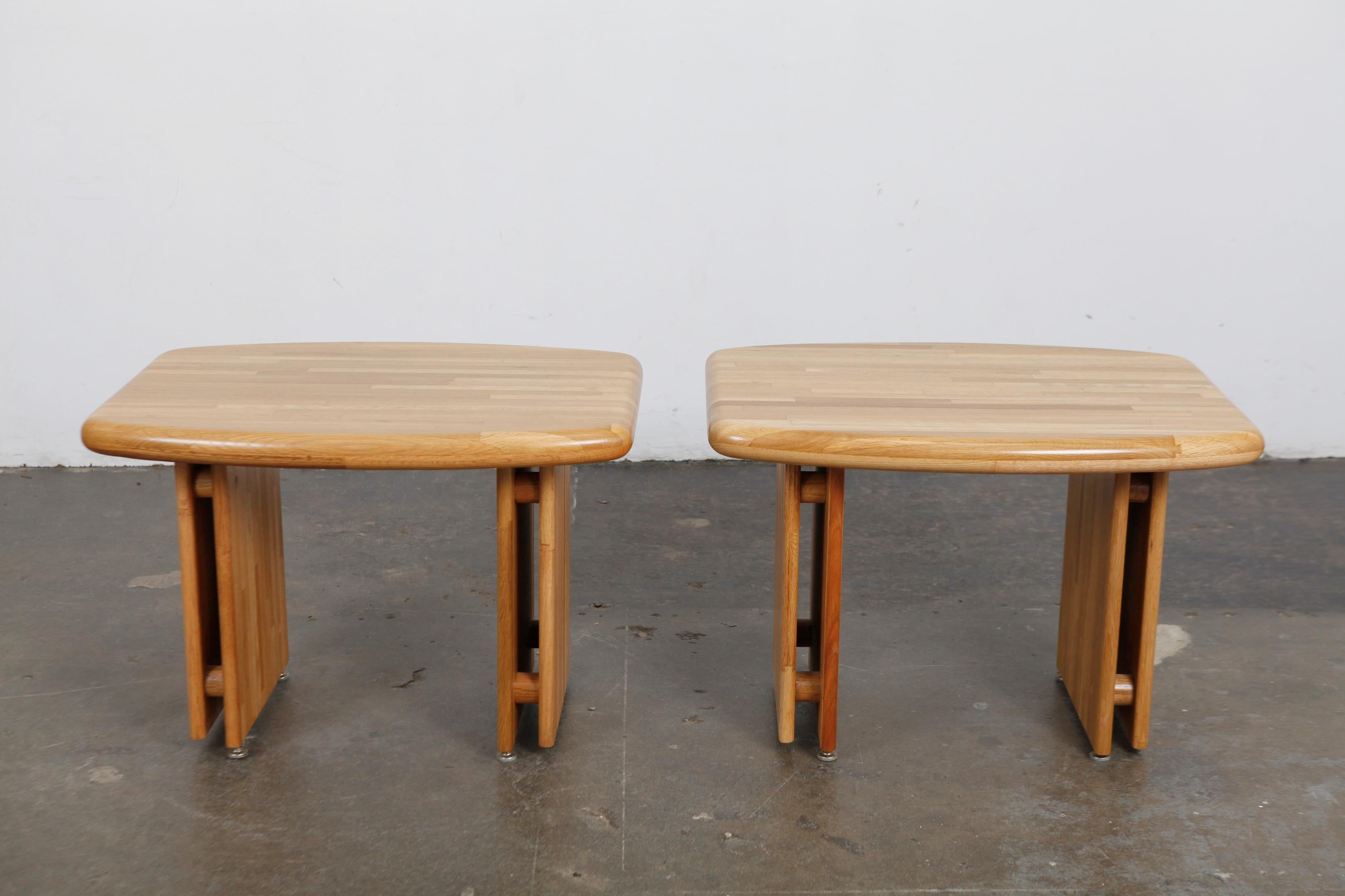American Pair of 1970s Oak End Tables Attributed to Lou Hodges For Sale