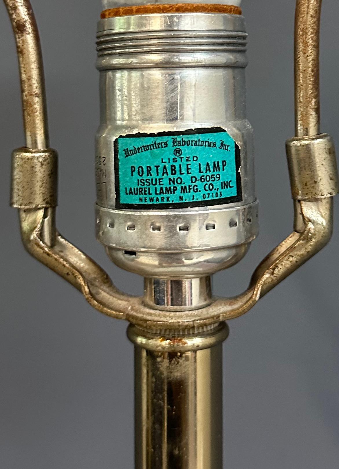 Pareja de lámparas de sobremesa de cristal esmerilado opaco de los años 70, Laurel Lamp Co. Mediados de siglo en venta 2