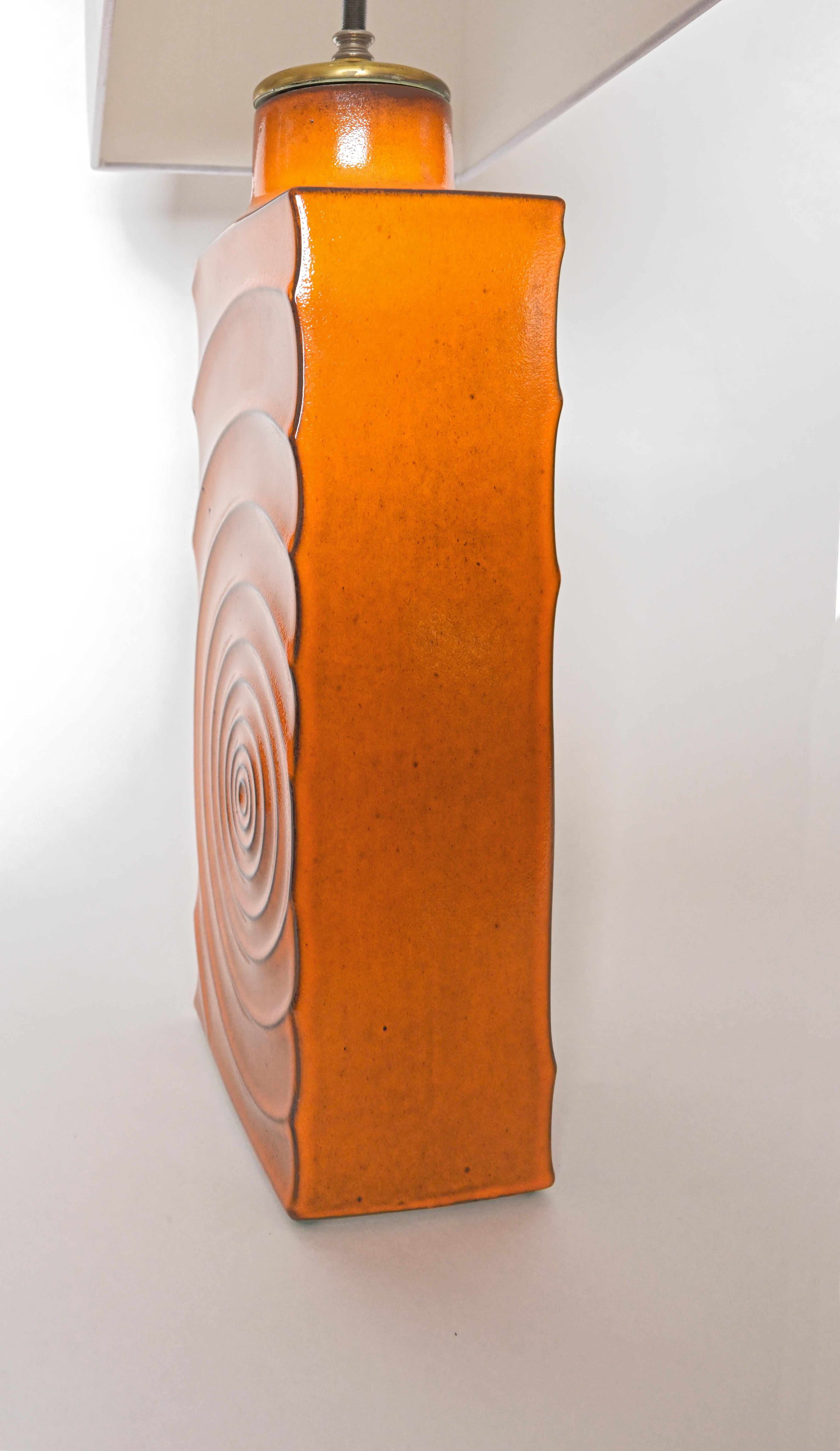 Pair of 1970s Orange Earthenware Modern Table Lamps In Good Condition For Sale In New York, NY
