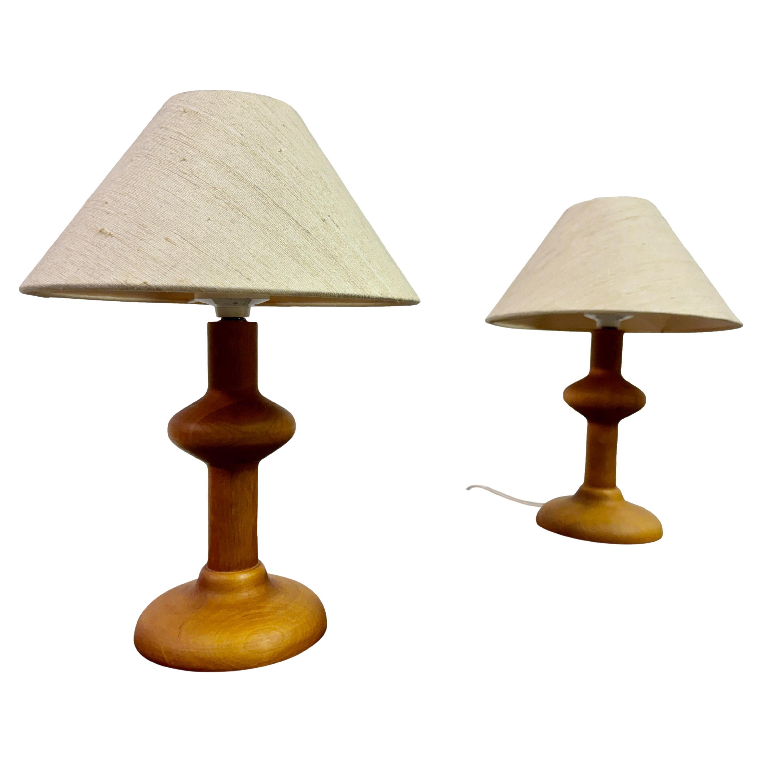 Paire de lampes de table en bois tourné organique des années 1970 en vente