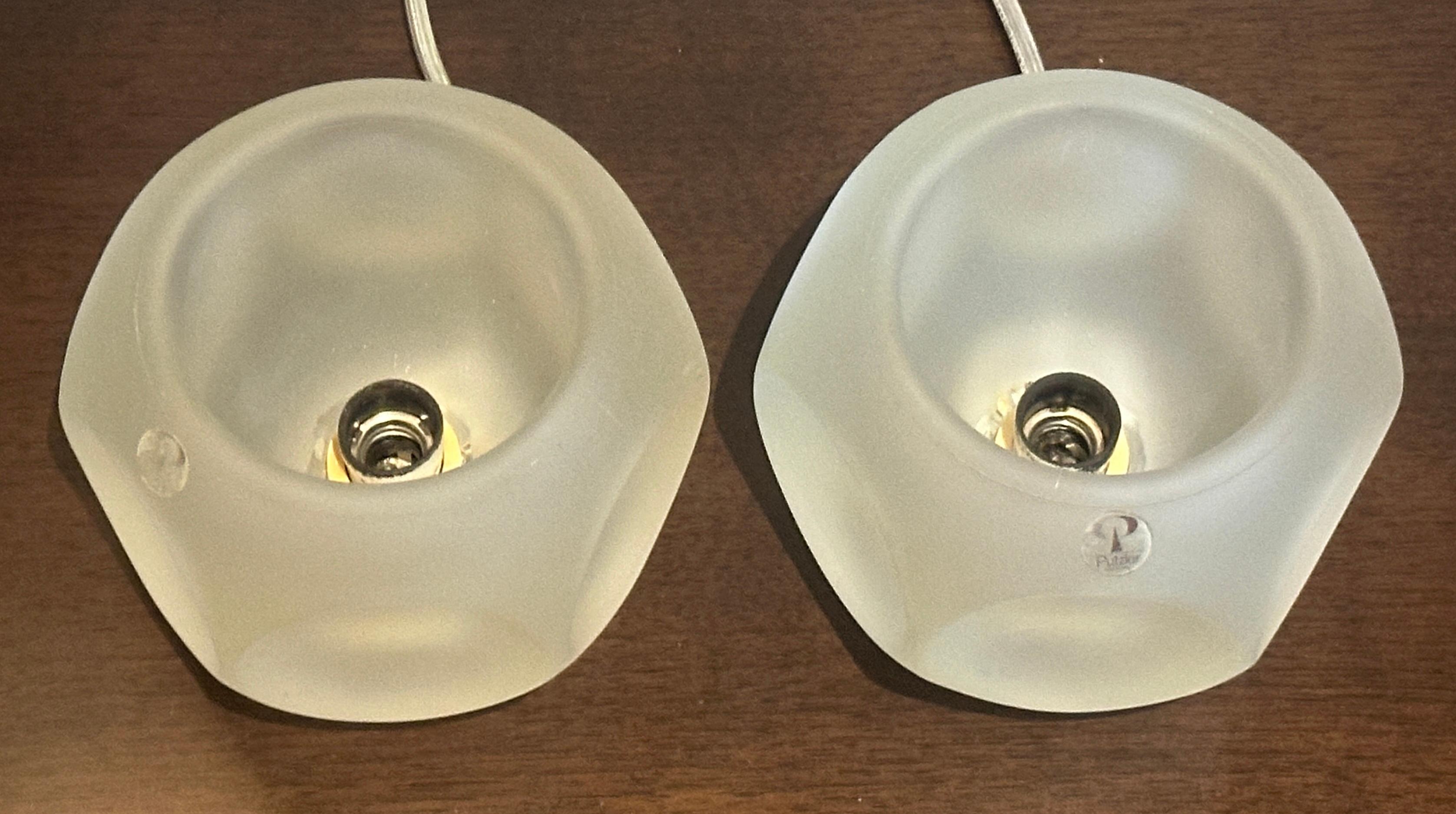 Paar 1970er Peill & Putzler Tischlampen aus mattiertem, gerundetem Glas im Angebot 8