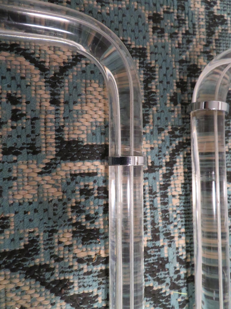 Late 20th Century Pair of 1970s Peter Hamburger Lucite and Chrome Wall-Mounted Wall Sconces For Sale