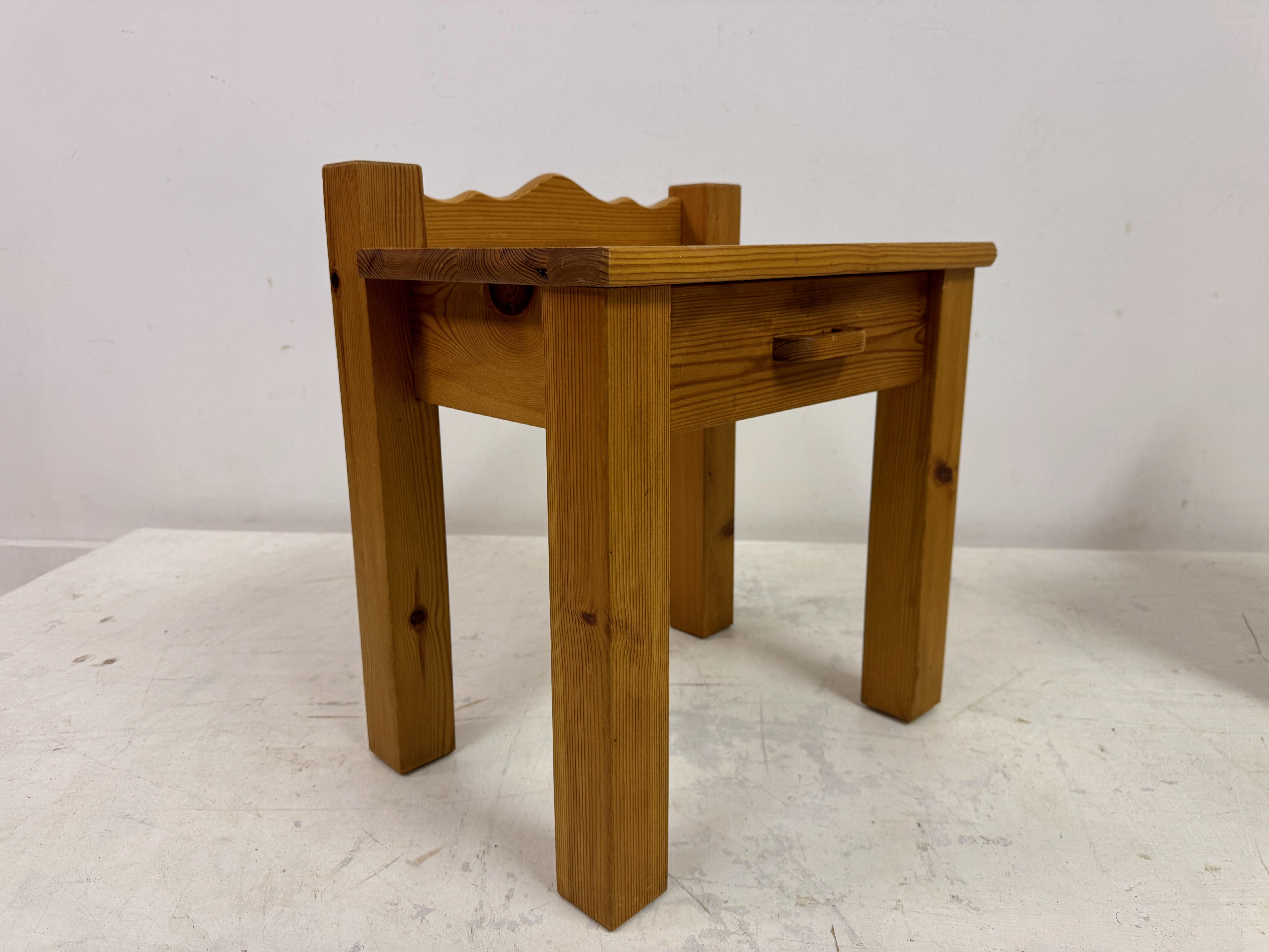 Pair of 1970s Pine Bedside Tables with Scalloped Backs For Sale 8