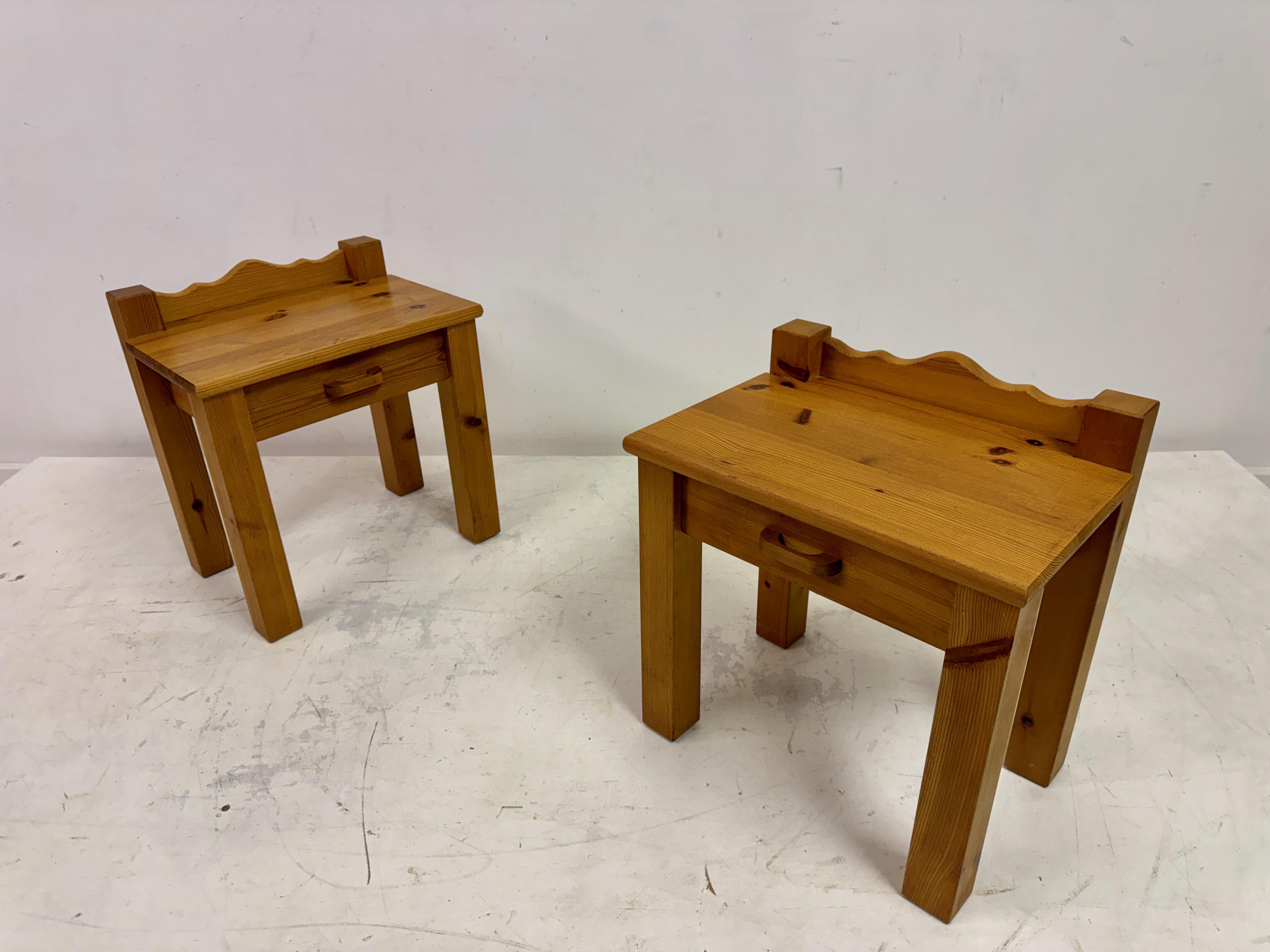 Pair of 1970s Pine Bedside Tables with Scalloped Backs For Sale 12
