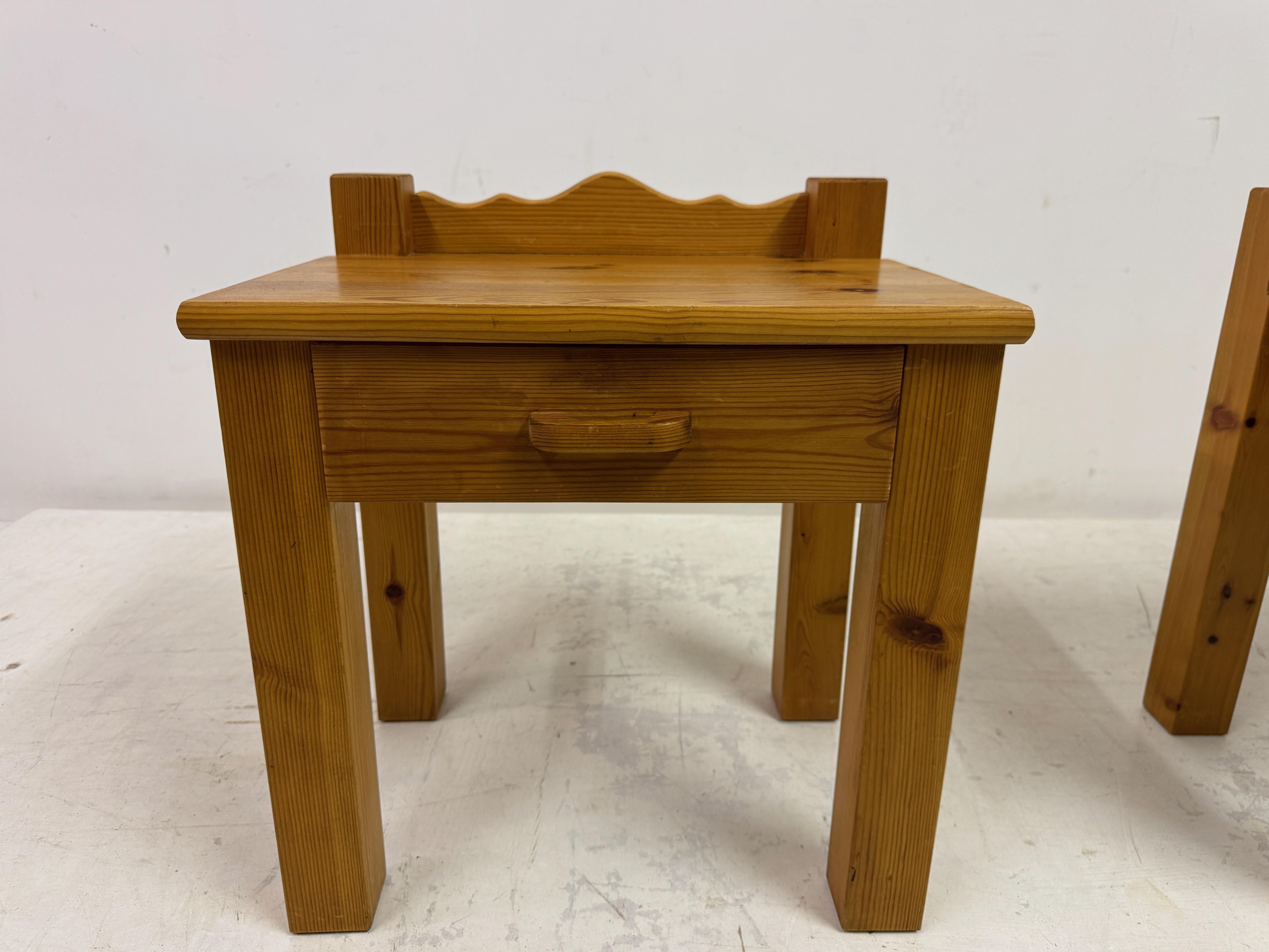 Pair of 1970s Pine Bedside Tables with Scalloped Backs For Sale 1