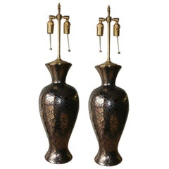 Paire de  Années 1970  Vases portugais avec application de lampe.