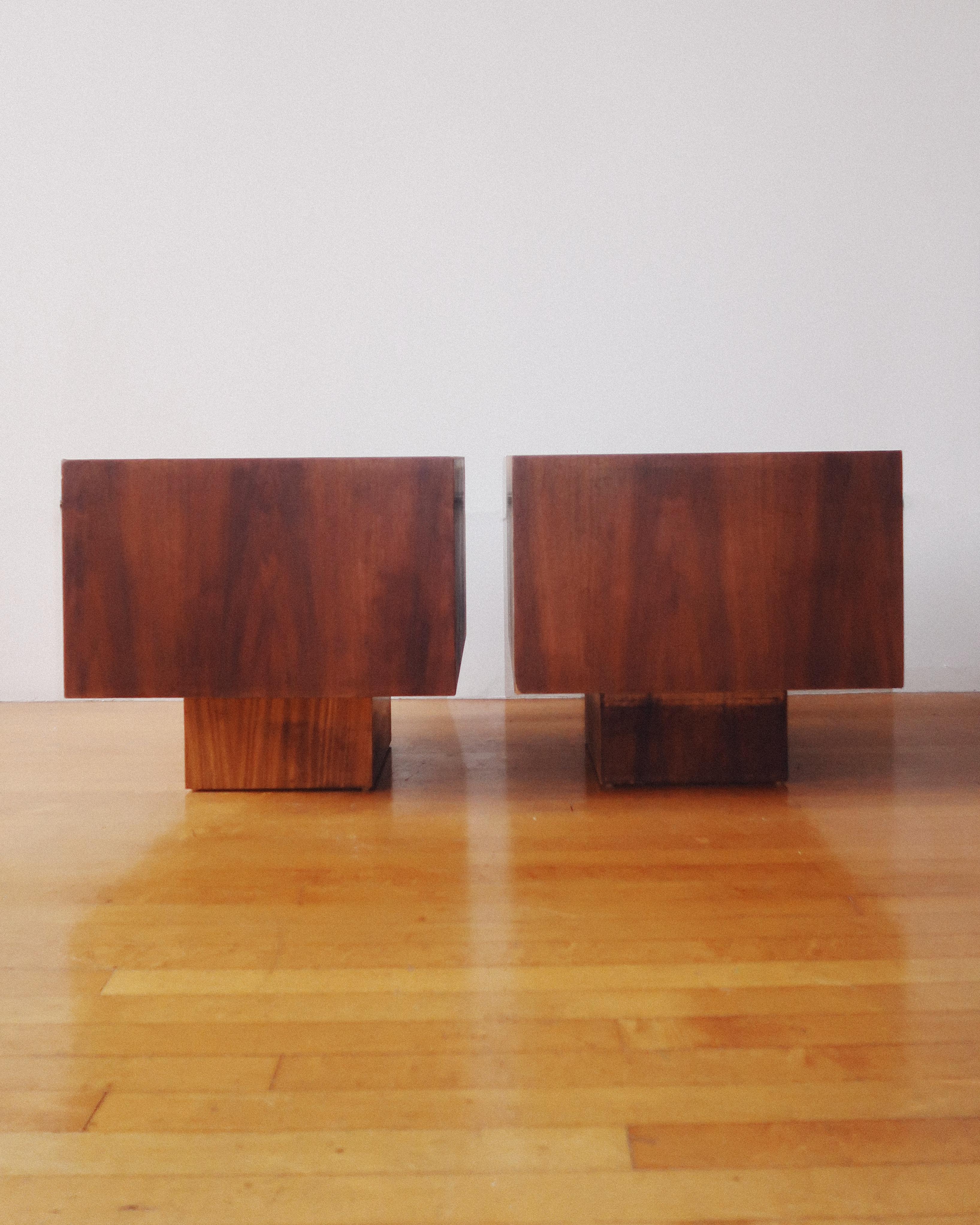 Pair of 1970s Postmodern Plinth End Tables en vente 5