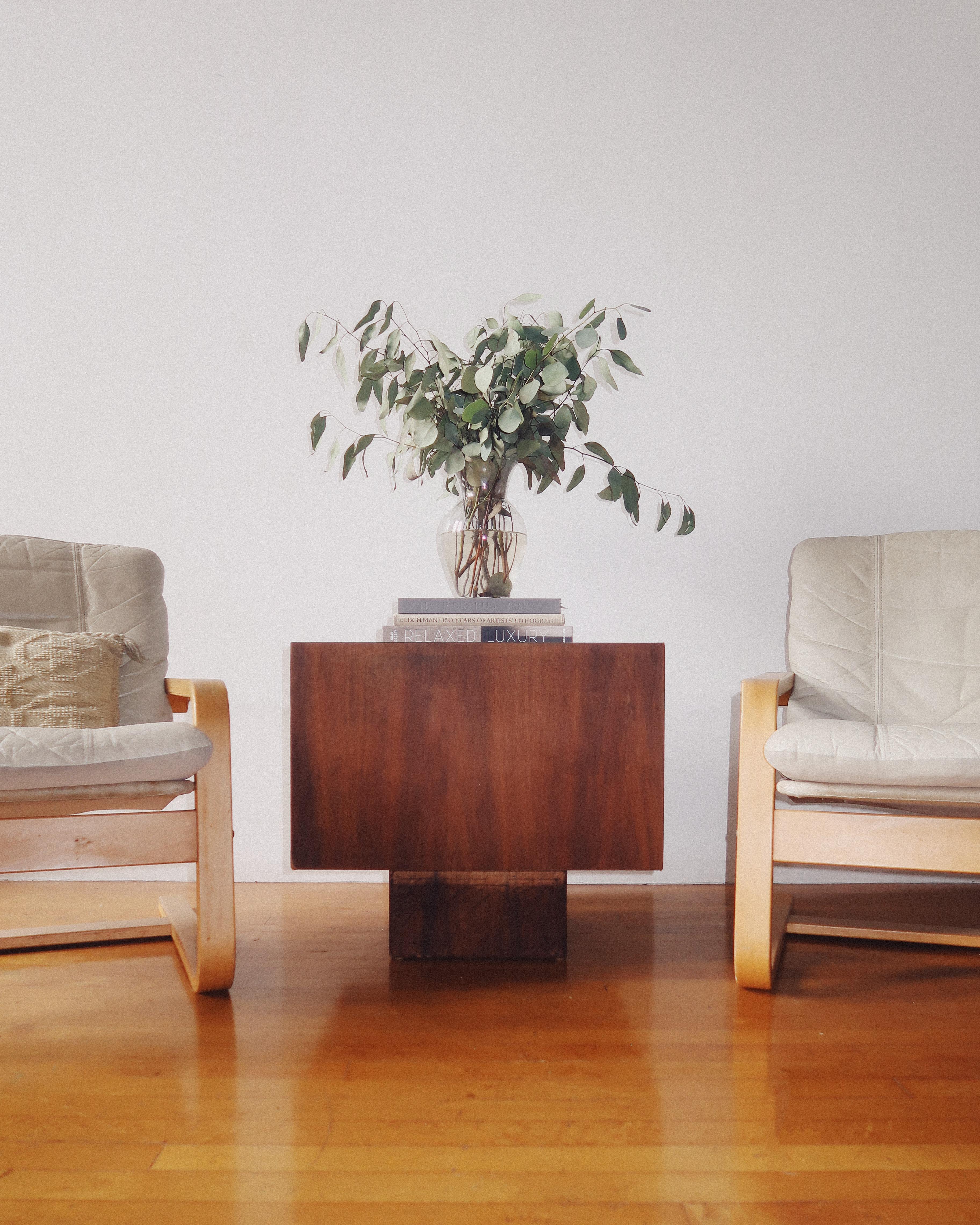 A paired set with strong lines and a clear point of view. These 1970s postmodern plinth end tables have tops and sides in veneer, fully sanded and refinished in a walnut tone. The plinth bases look like later additions, with newer veneer that gives