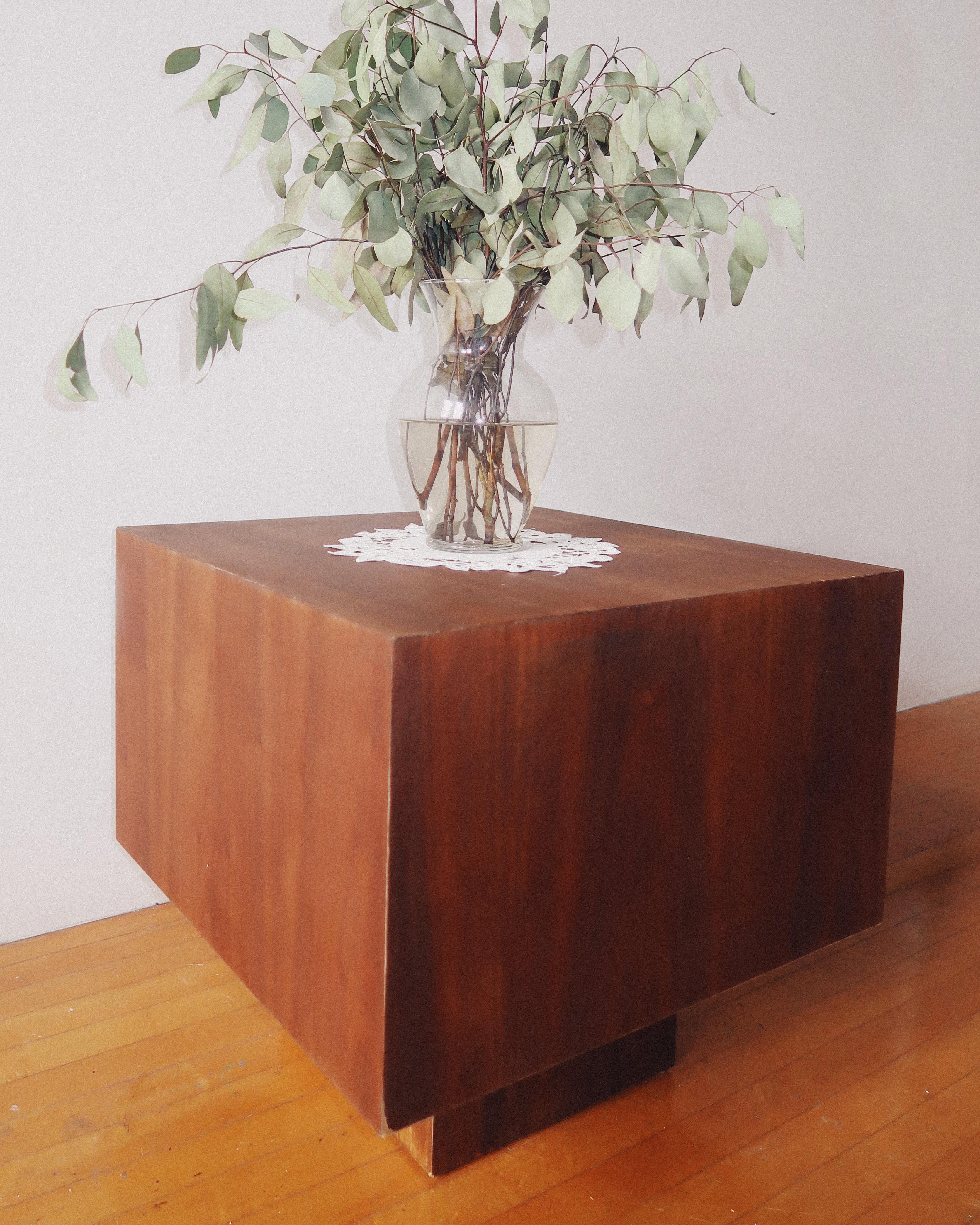 Bois Pair of 1970s Postmodern Plinth End Tables en vente