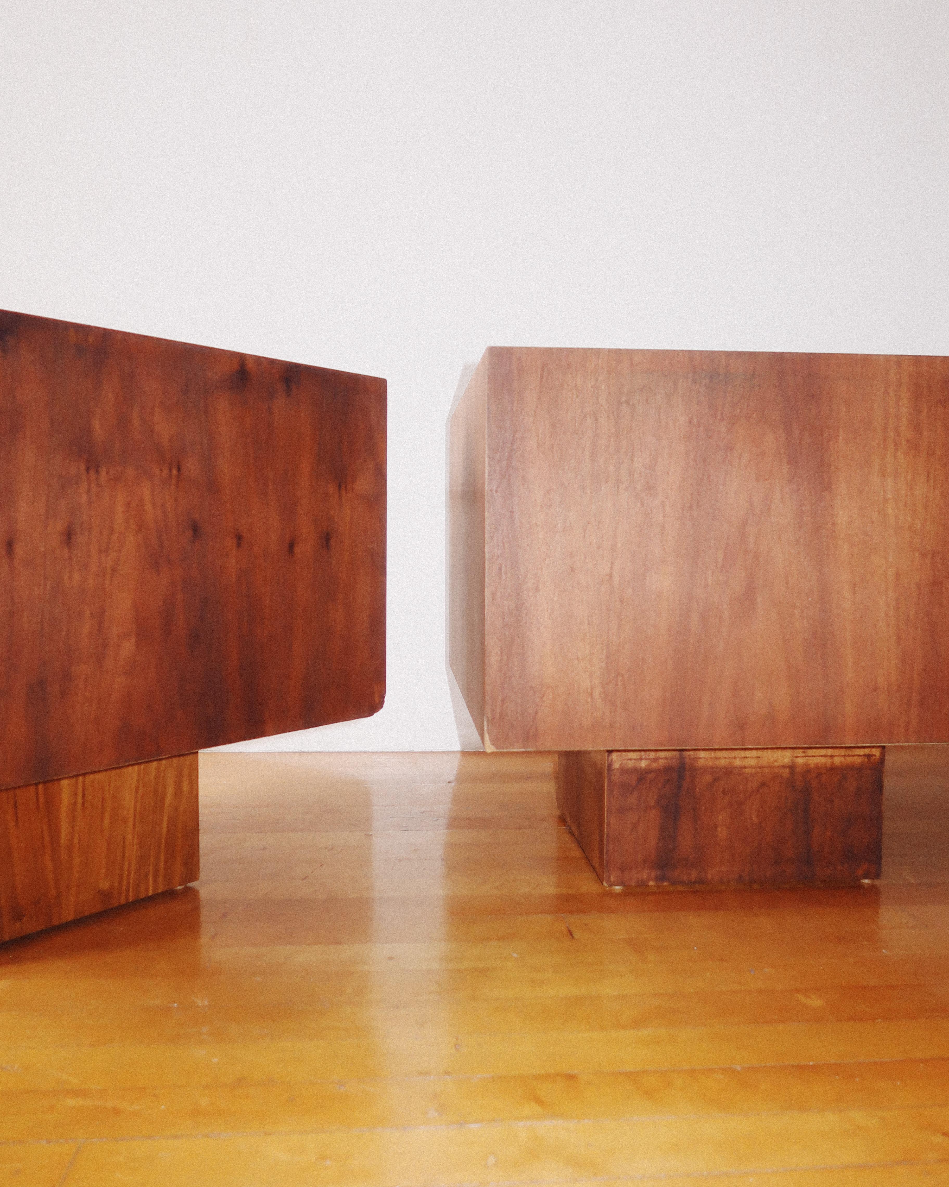 Pair of 1970s Postmodern Plinth End Tables en vente 1
