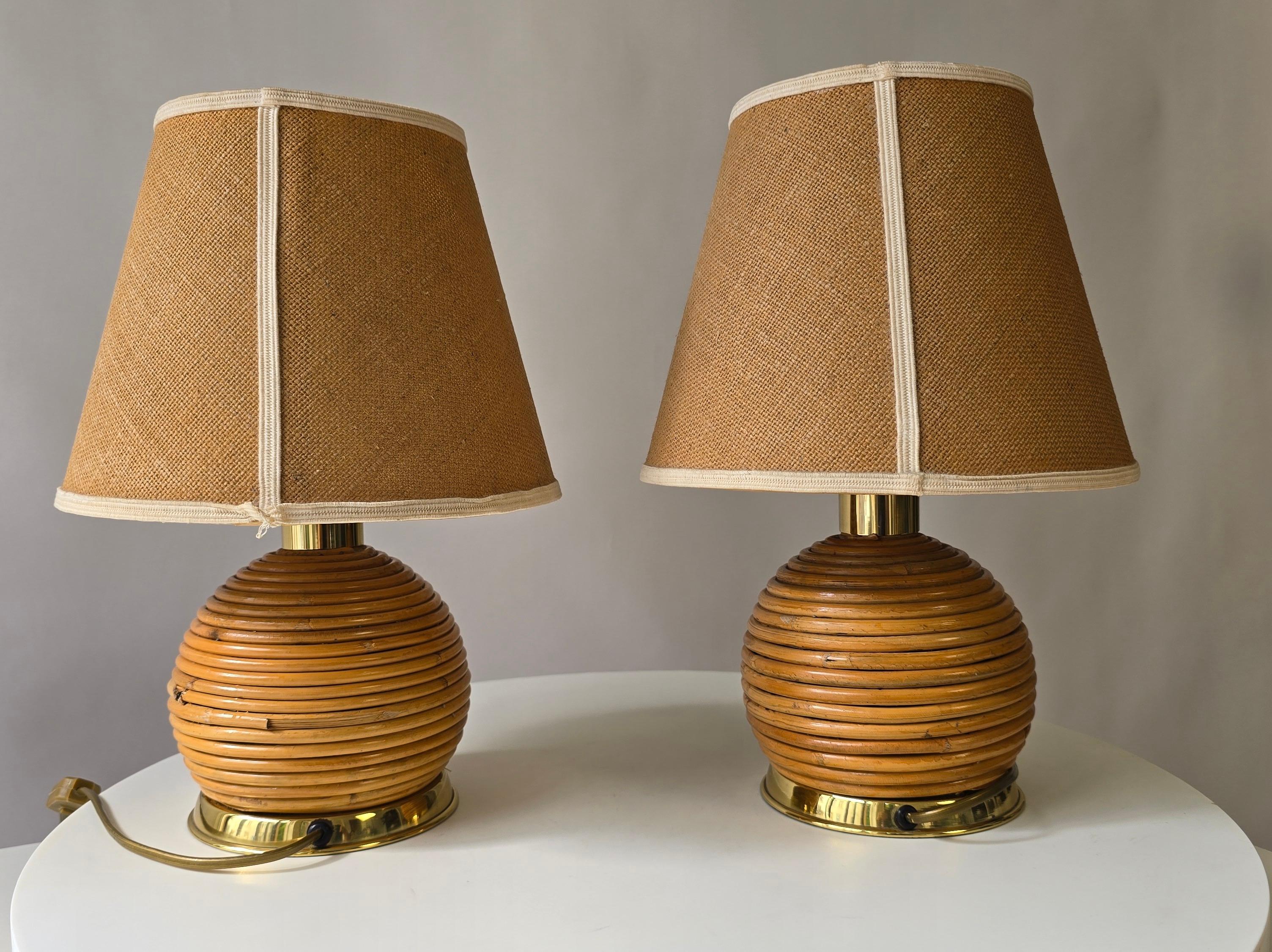 20th Century Pair of 1970s Rattan & Brass Table Lamps – Organic Modern Boho Style For Sale