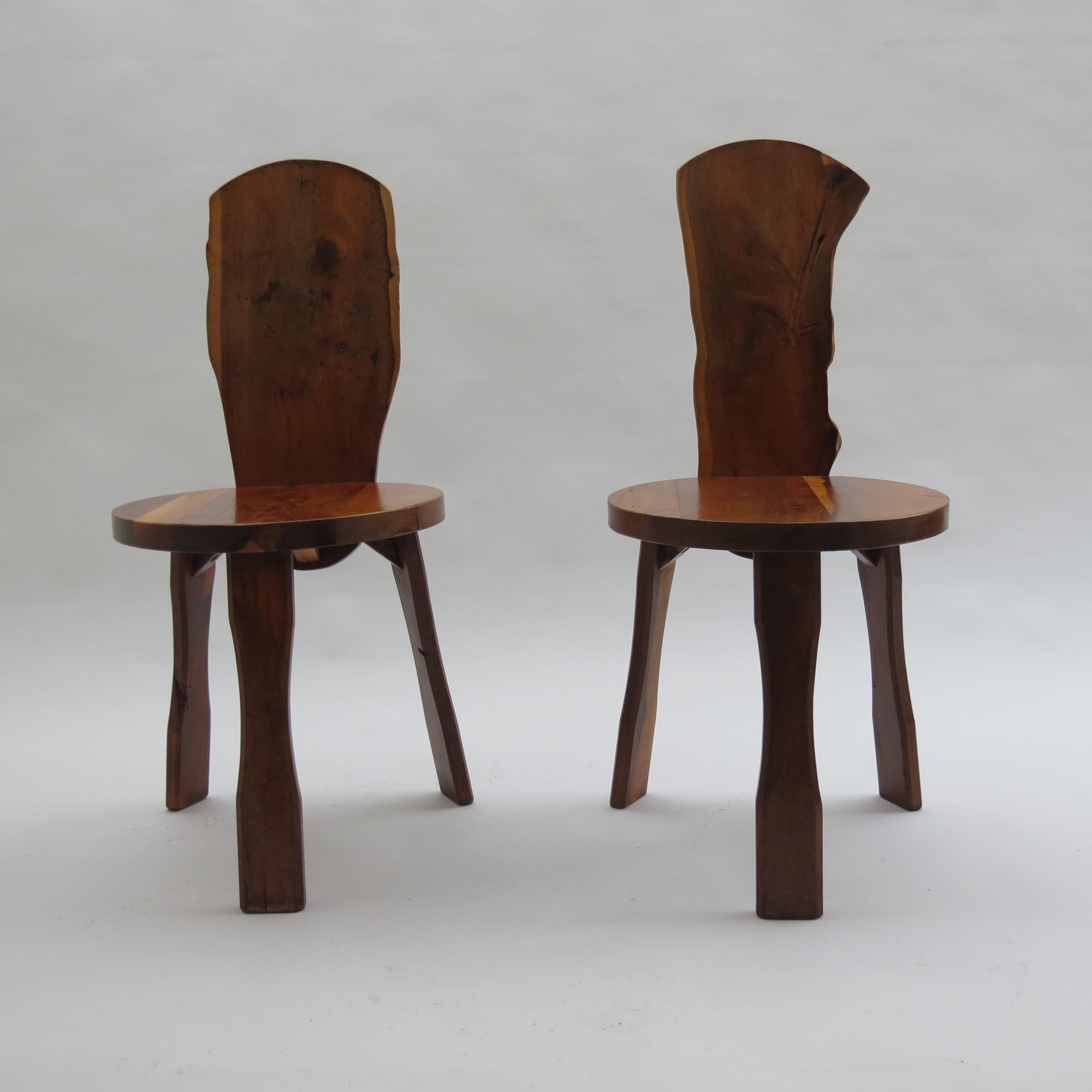 Paar Eibenholzstühle von Reynolds of Ludlow England aus den 1970er Jahren (Handgefertigt) im Angebot