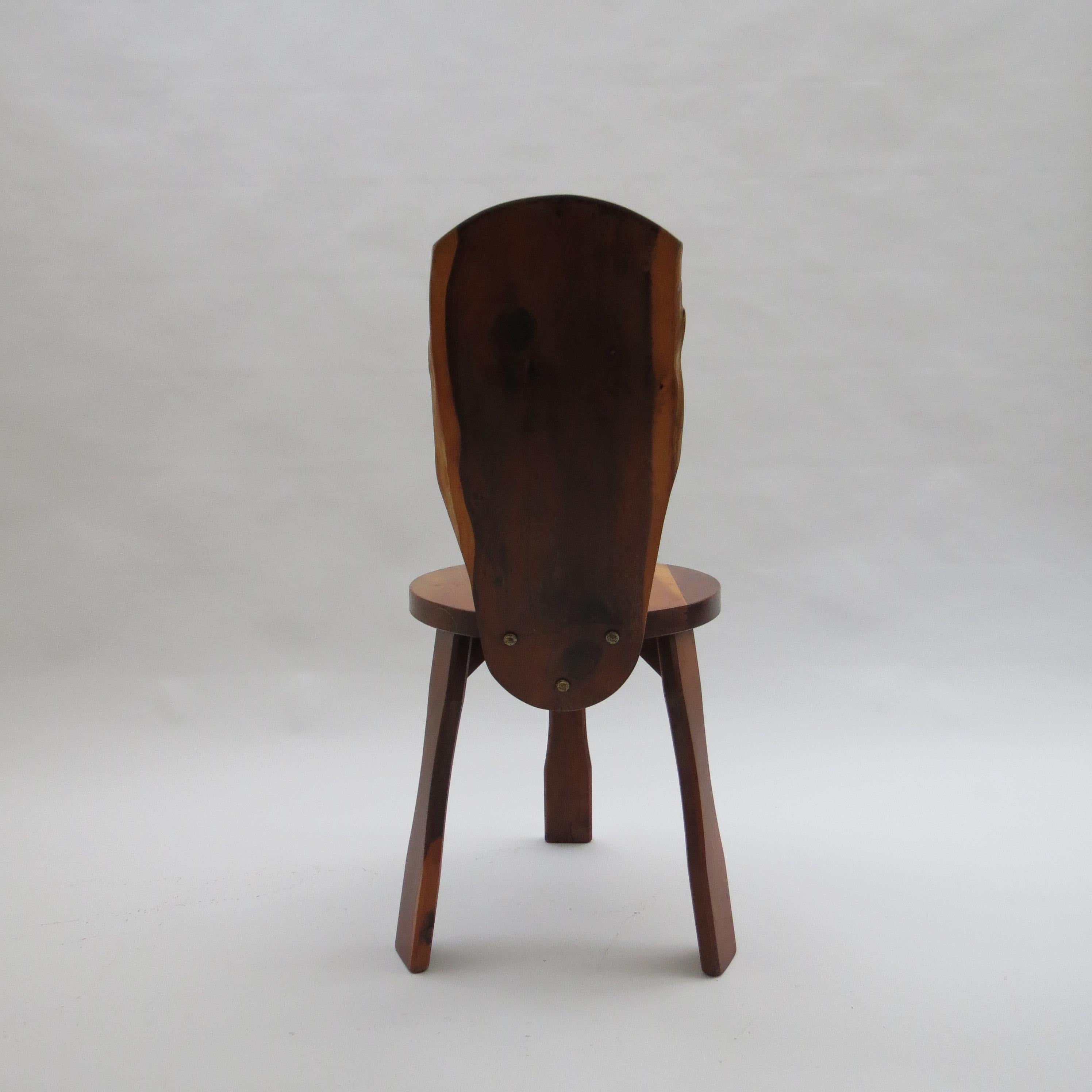 Paar Eibenholzstühle von Reynolds of Ludlow England aus den 1970er Jahren im Angebot 1